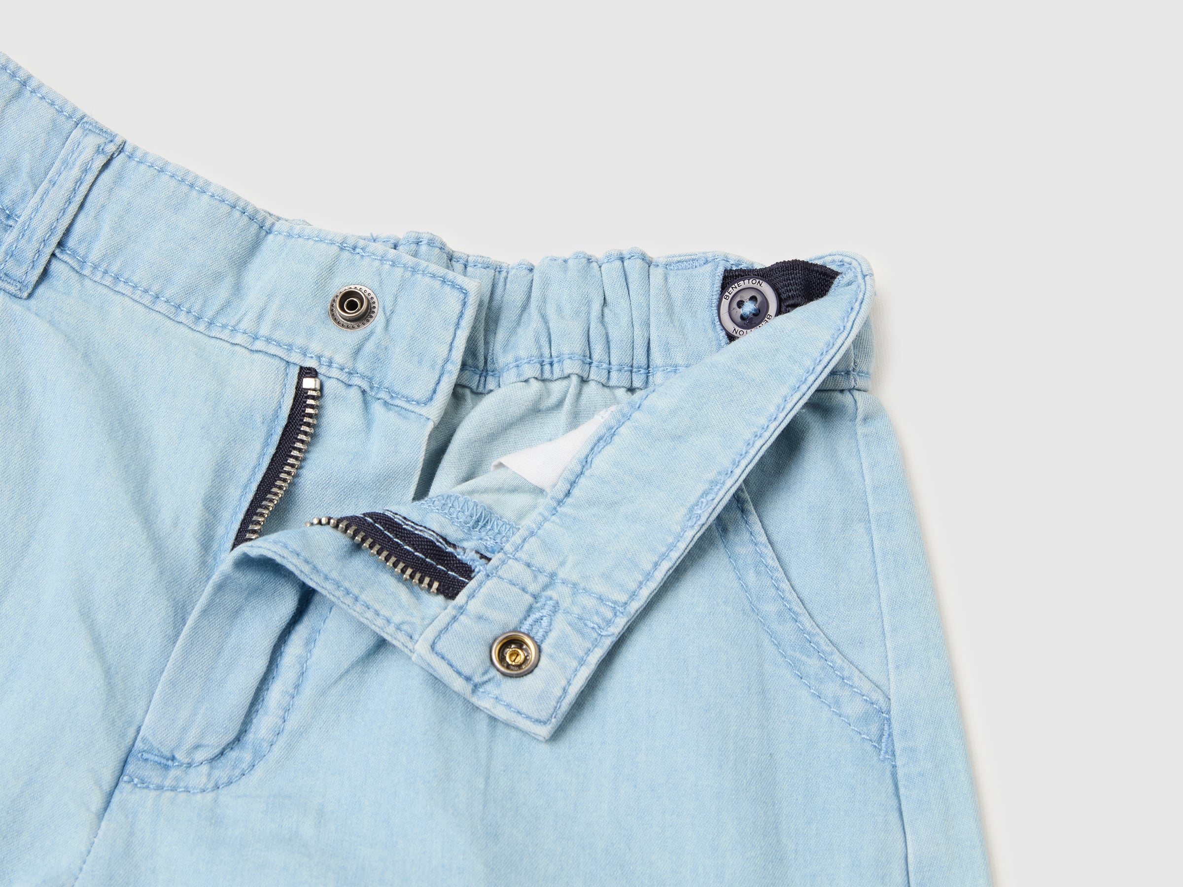 Short en chambray à plis – Image 3