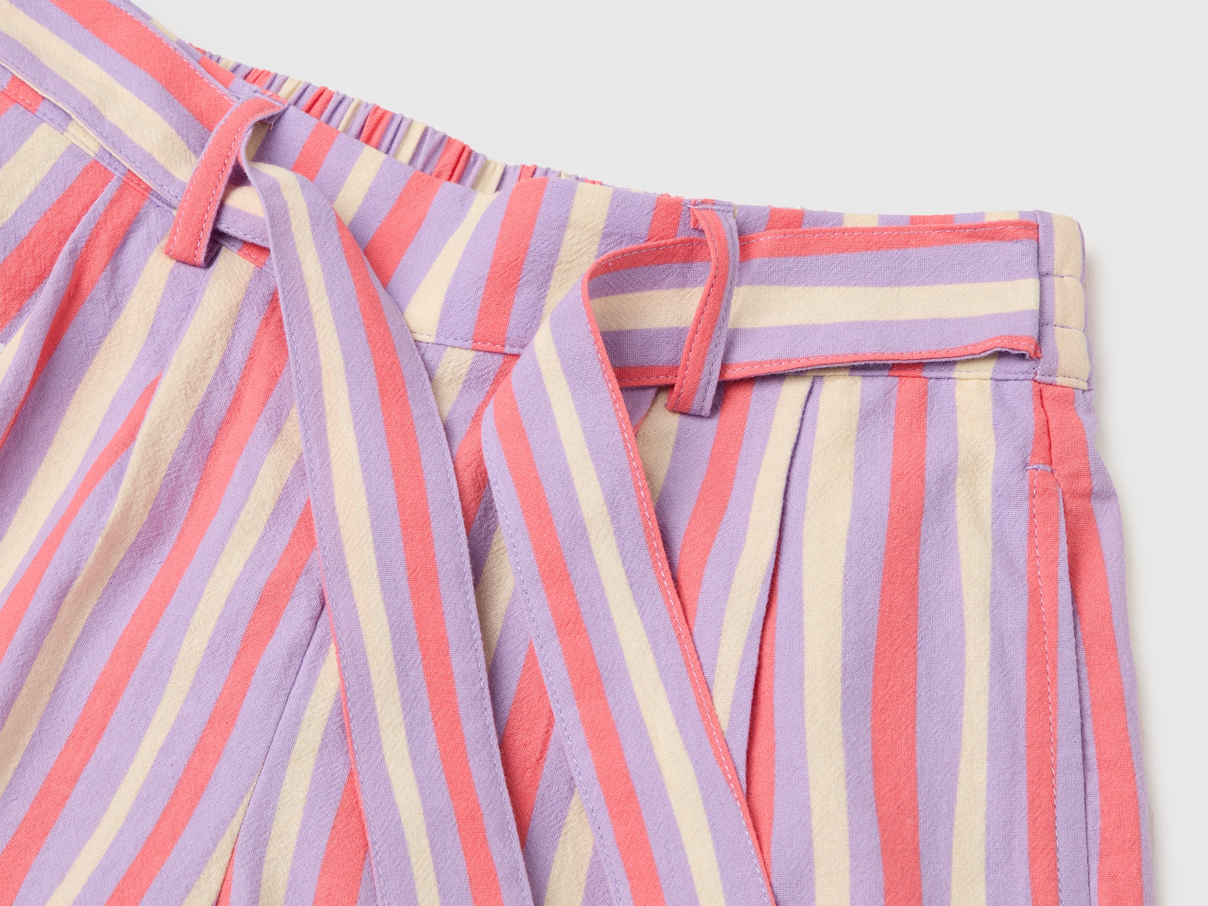 Short rayé avec ceinture – Image 3