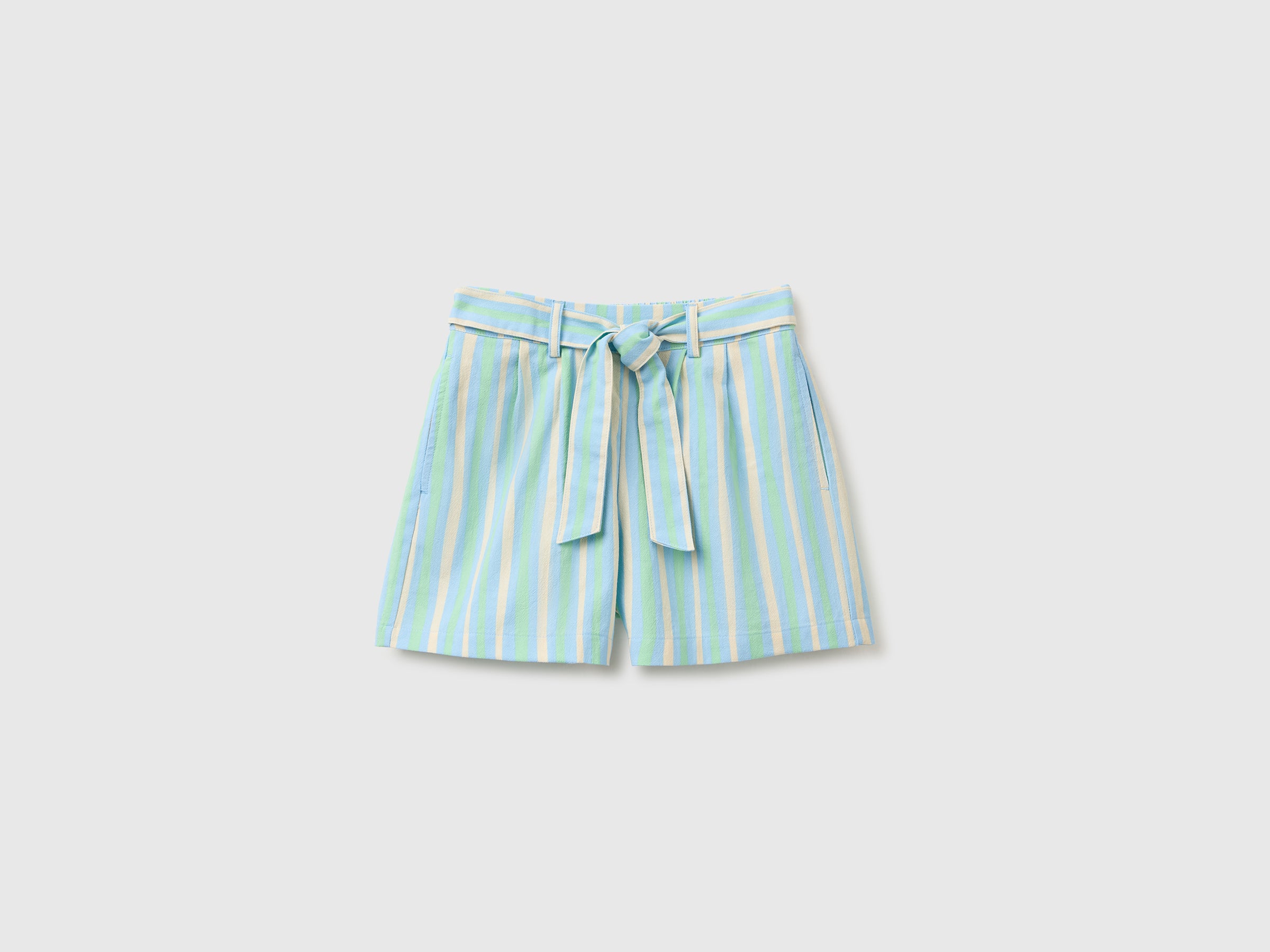Short rayé avec ceinture Short rayé avec ceinture