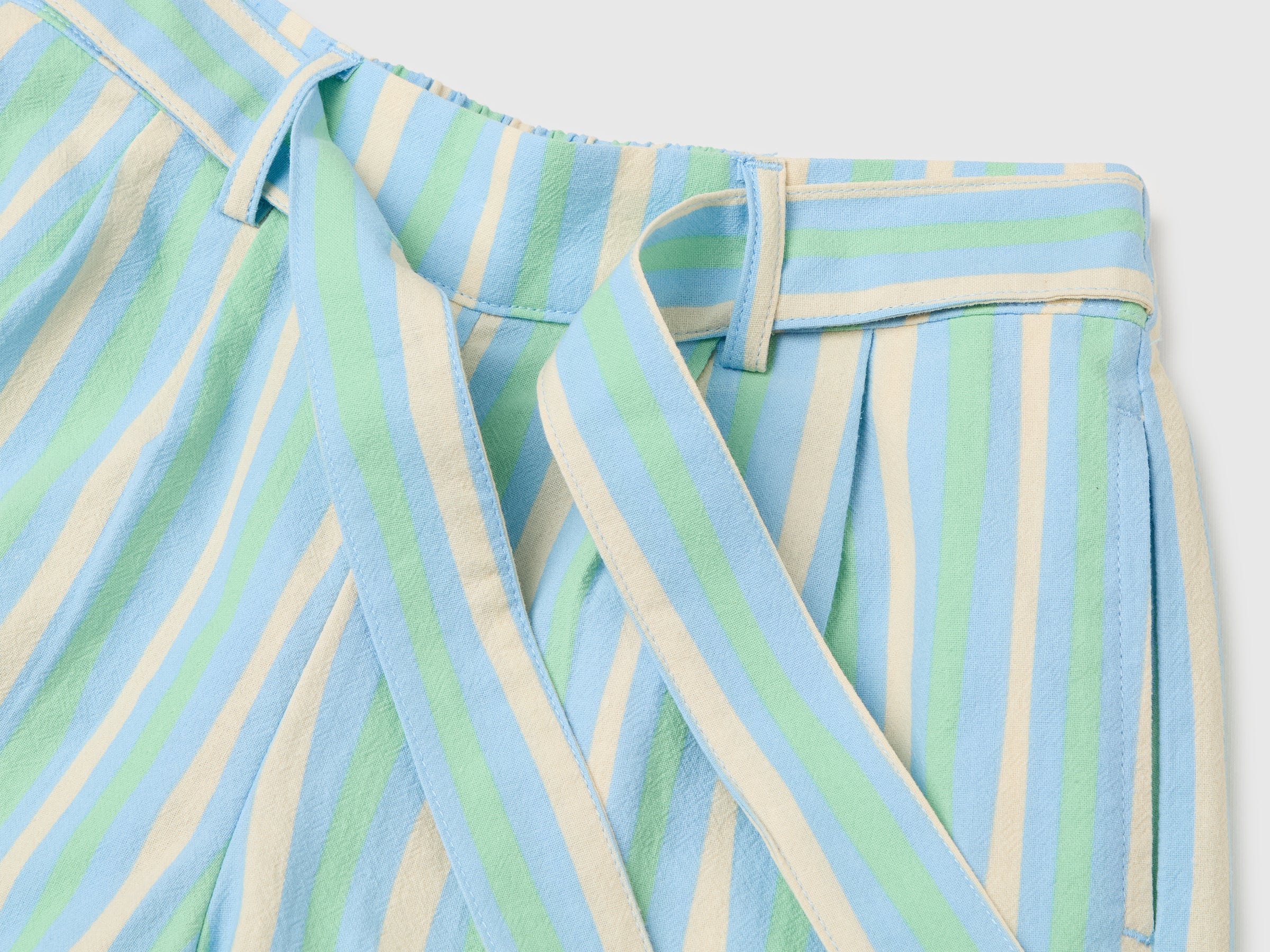 Short rayé avec ceinture – Image 3