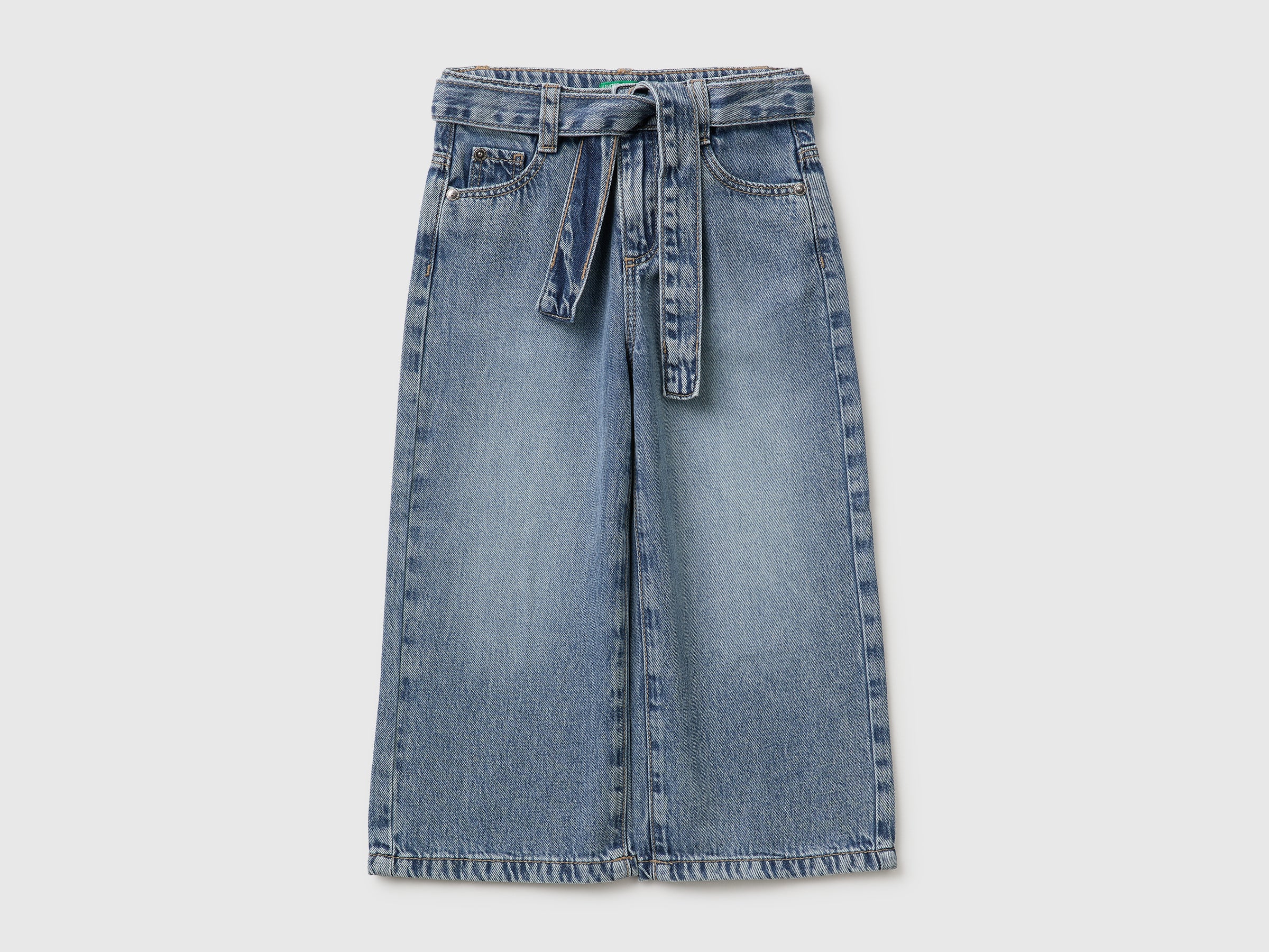 Jean coupe large avec ceinture Jean coupe large avec ceinture