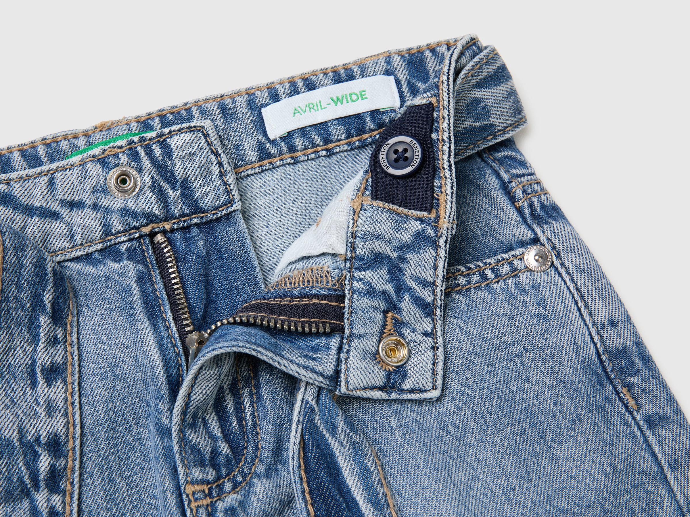 Jean coupe large avec ceinture – Image 3