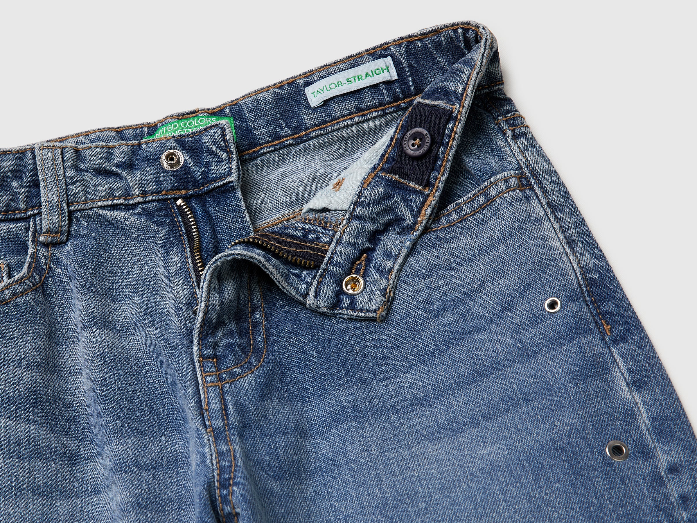 Jeans droits à œillets – Image 3