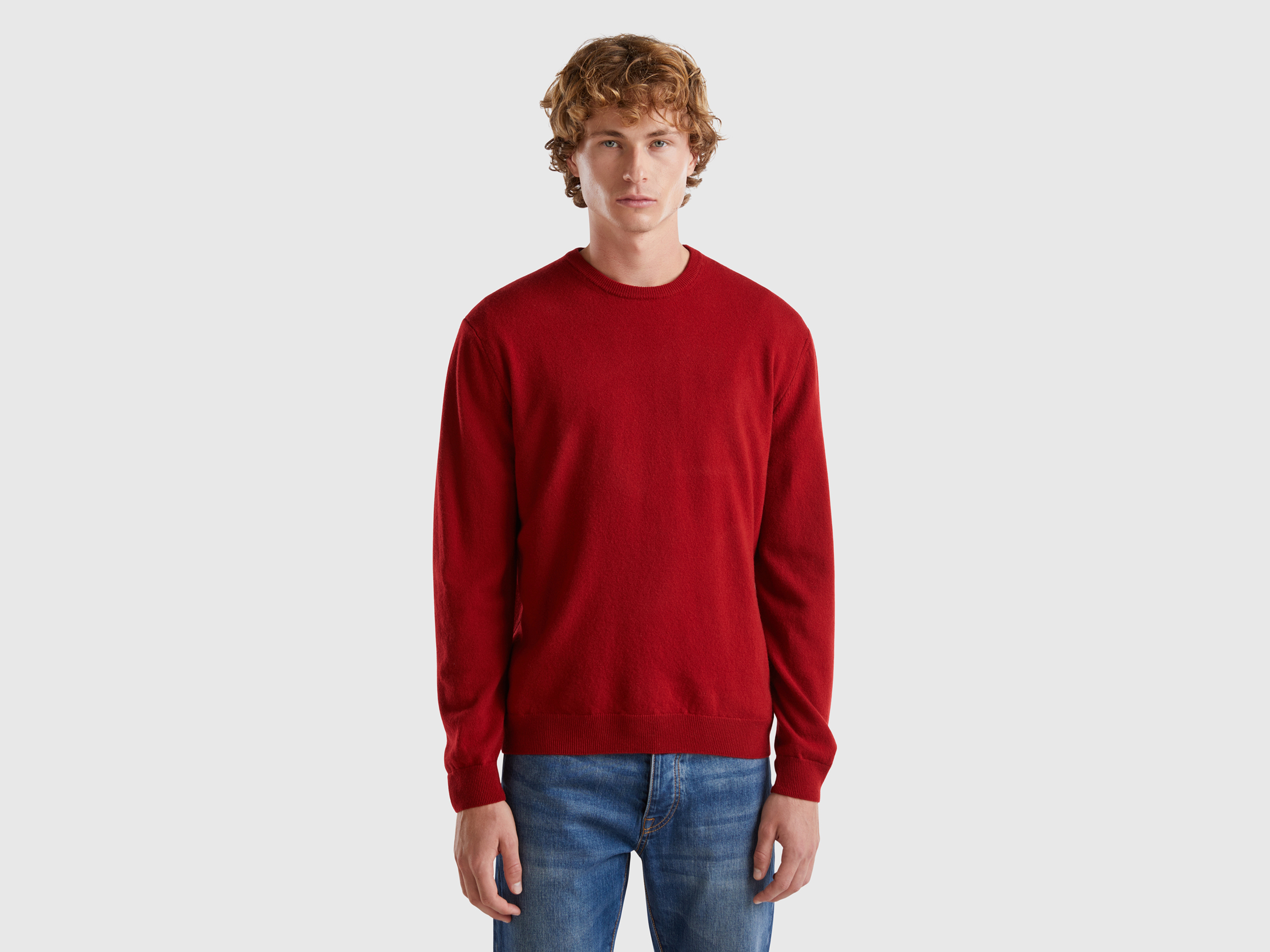 Pull col rond en pure laine vierge. Pull col rond en pure laine vierge.