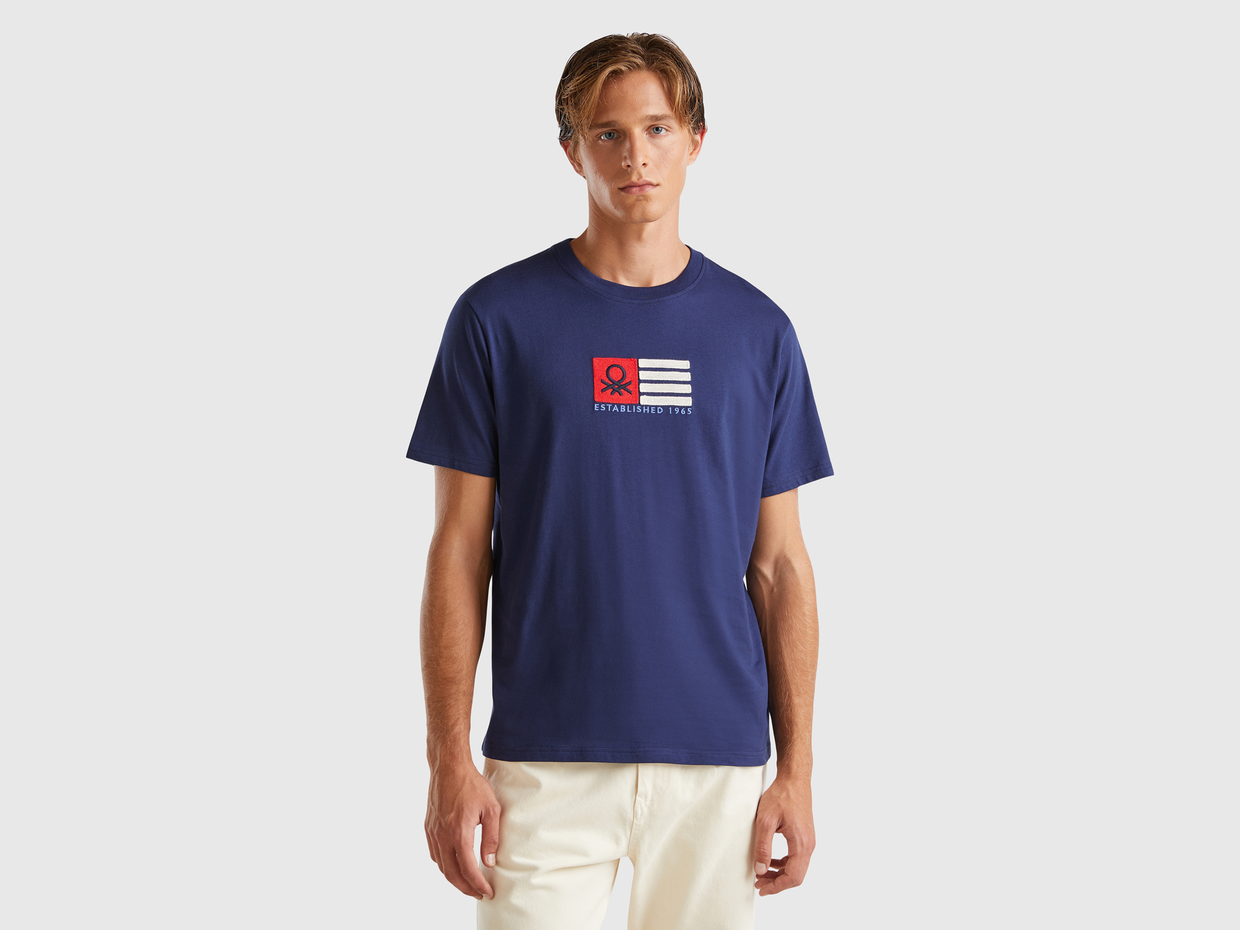 T-shirt en coton biologique avec logo brodé T-shirt en coton biologique avec logo brodé