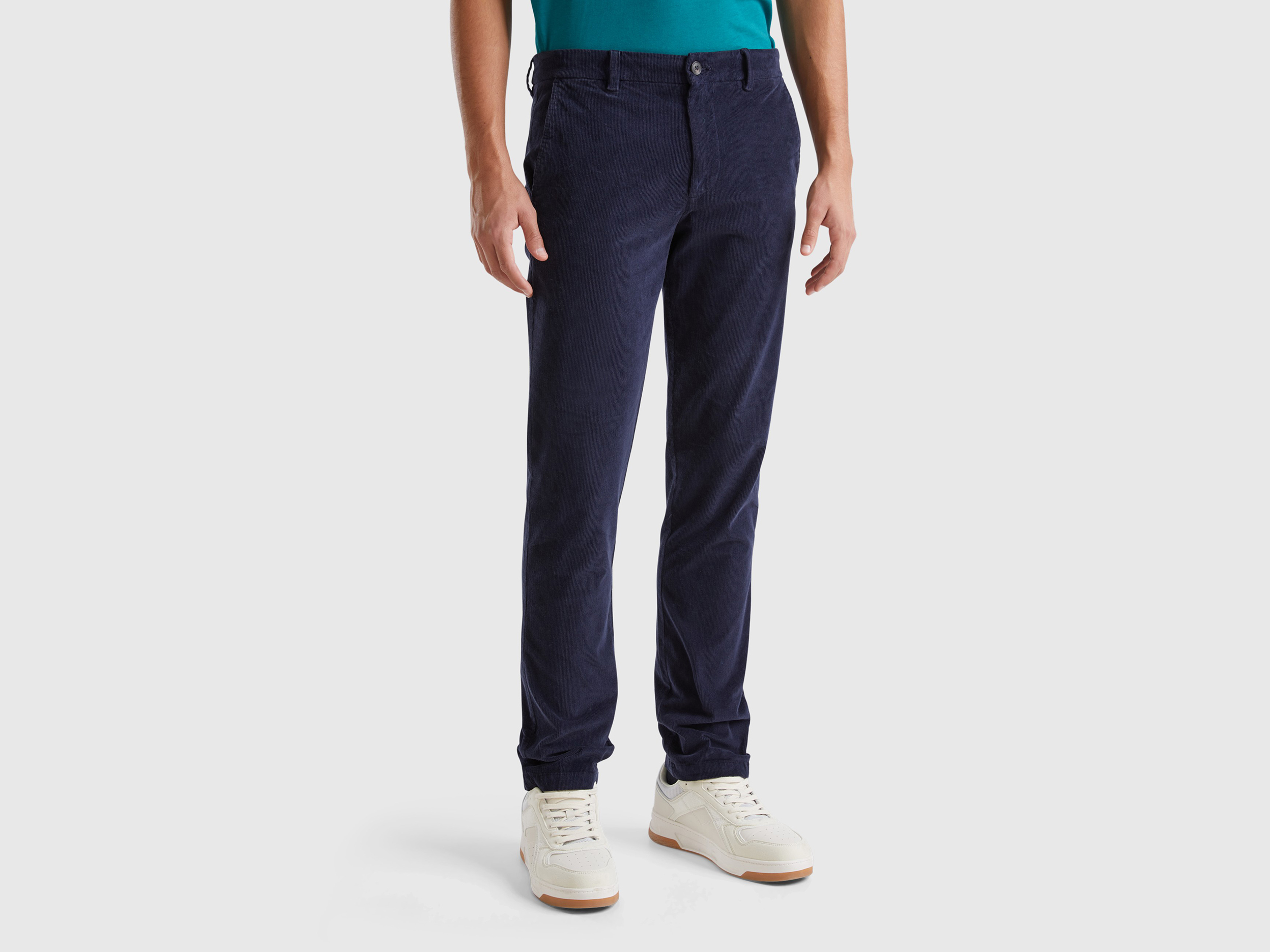Pantalon slim en velours stretch Pantalon slim en velours stretch