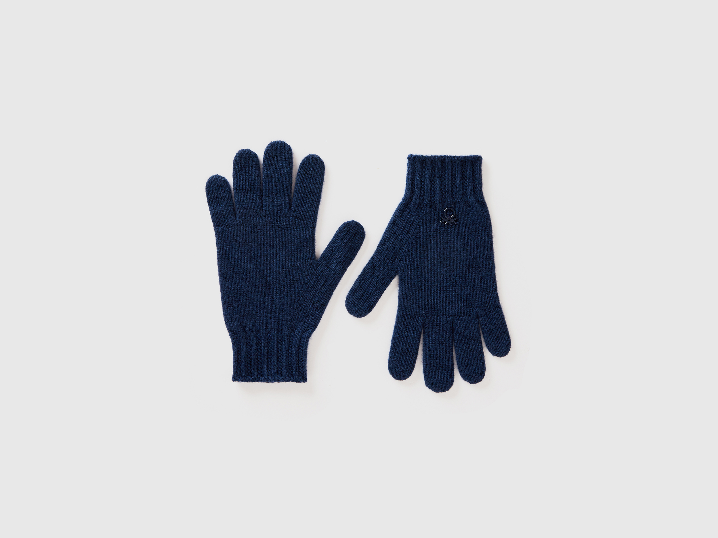 Gants en laine mélangée avec poignets côtelés. Gants en laine mélangée avec poignets côtelés.
