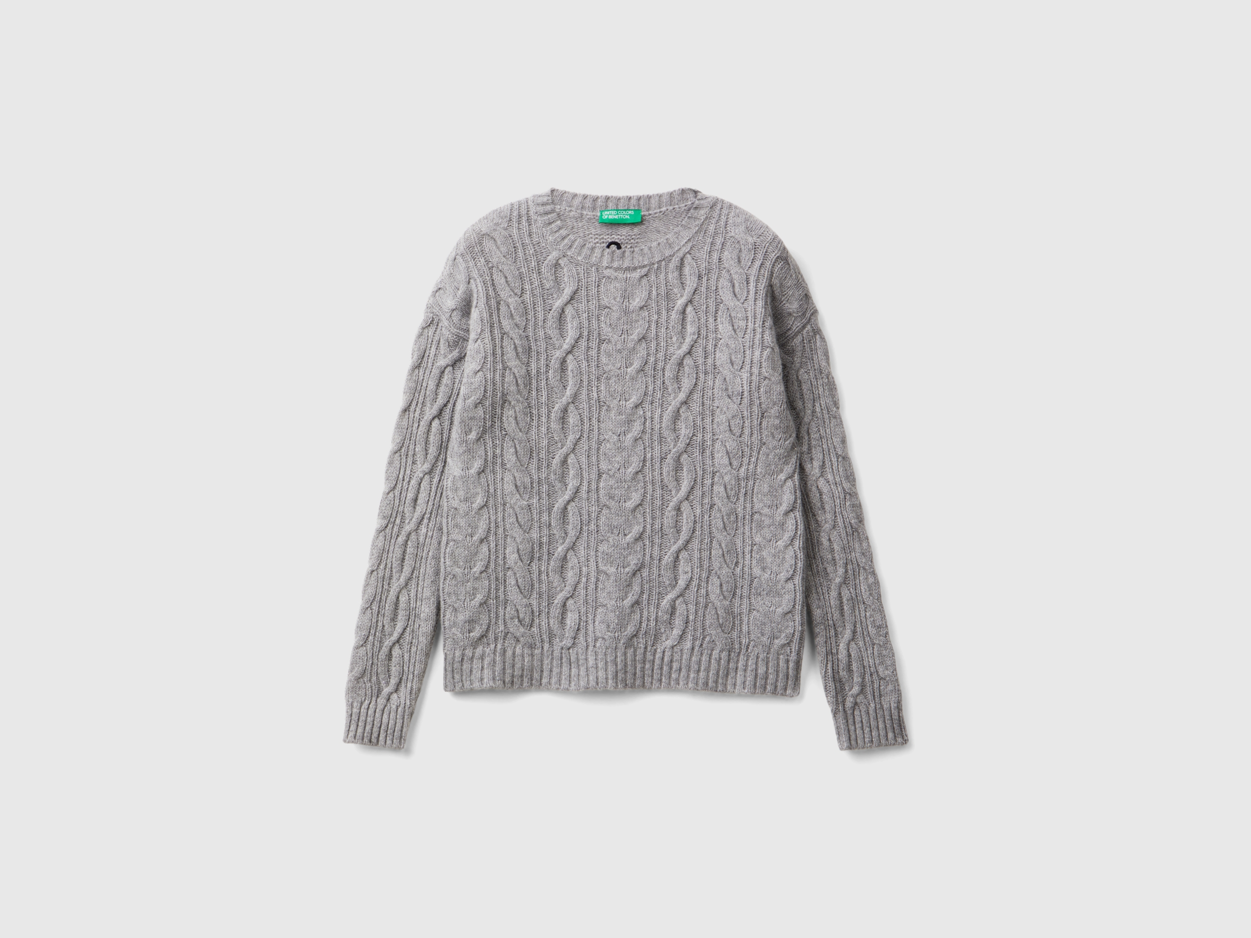 Pull torsadé en mélange laine. Pull torsadé en mélange laine.