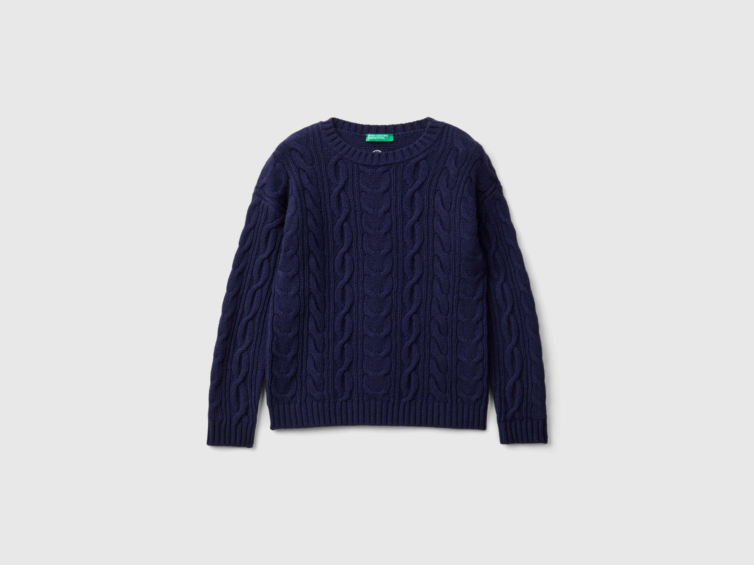 Pull torsadé en mélange laine. Pull torsadé en mélange laine.