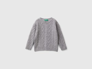Pull torsadé en mélange laine. Pull torsadé en mélange laine.