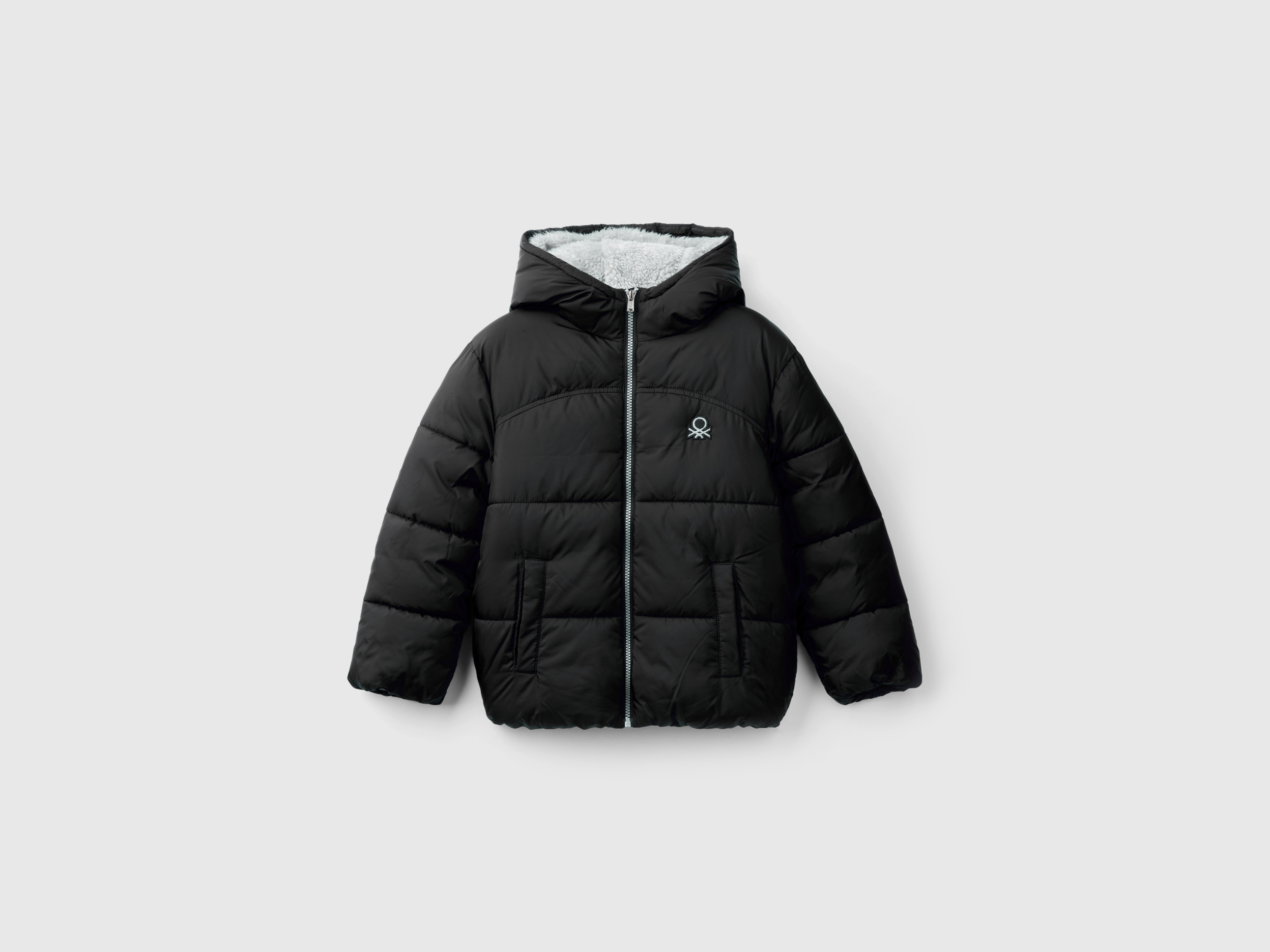 Veste matelassée avec intérieur en peluche. Veste matelassée avec intérieur en peluche.