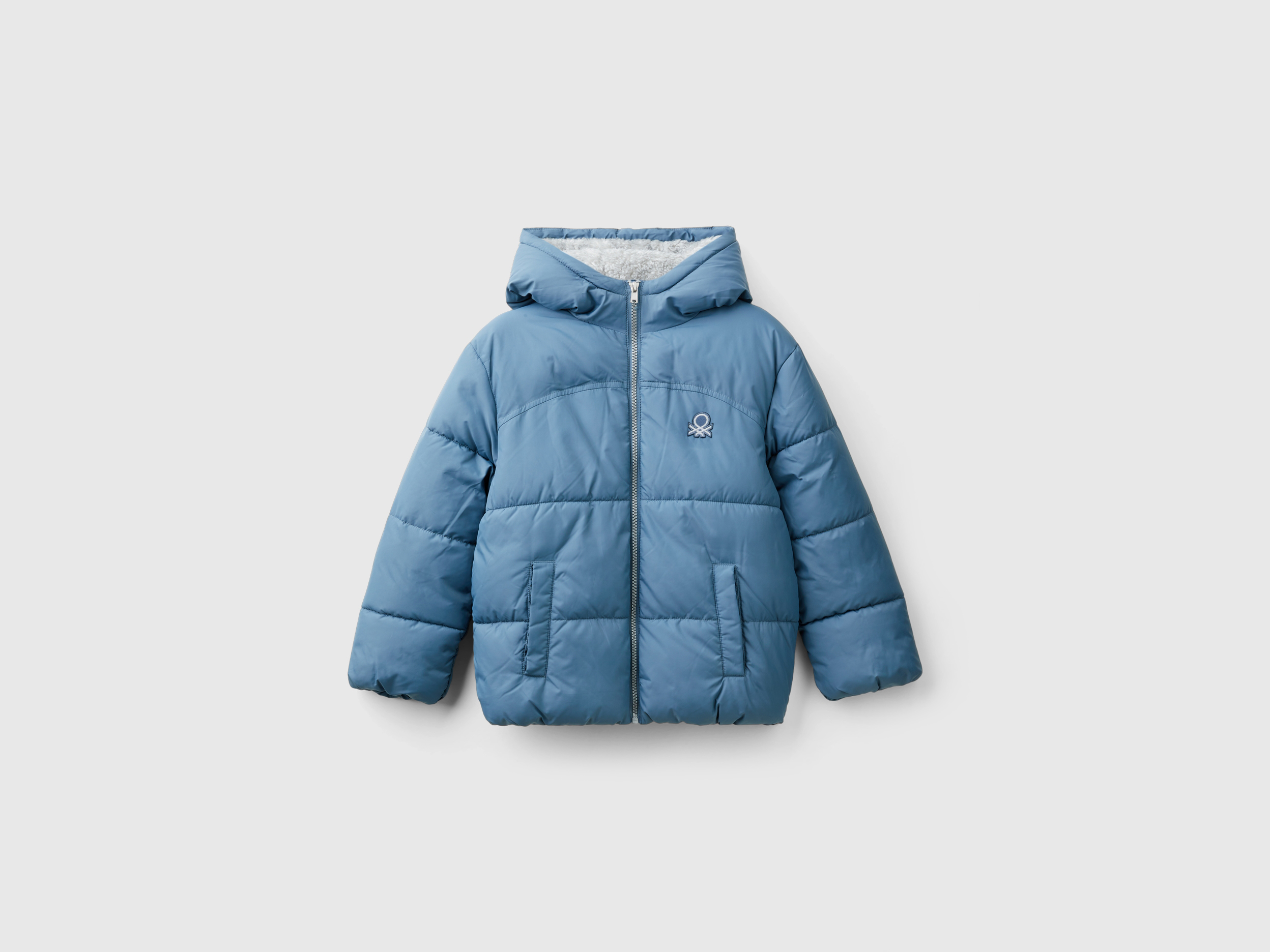 Veste matelassée avec intérieur en peluche. Veste matelassée avec intérieur en peluche.