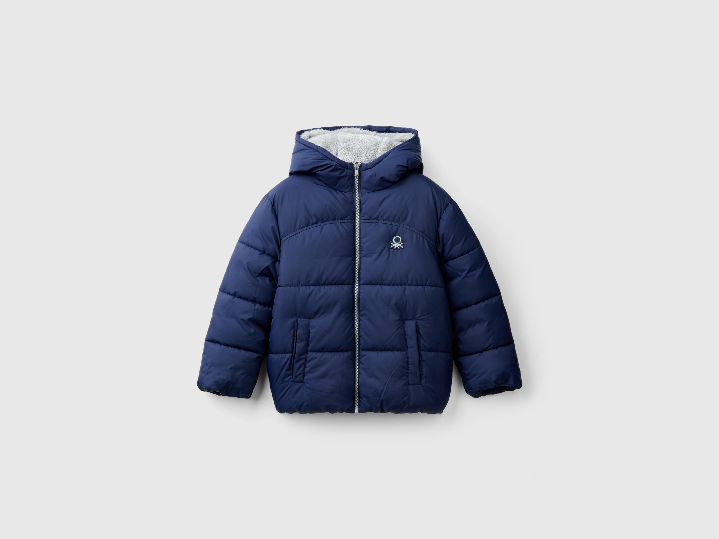 Veste matelassée avec intérieur en peluche. Veste matelassée avec intérieur en peluche.