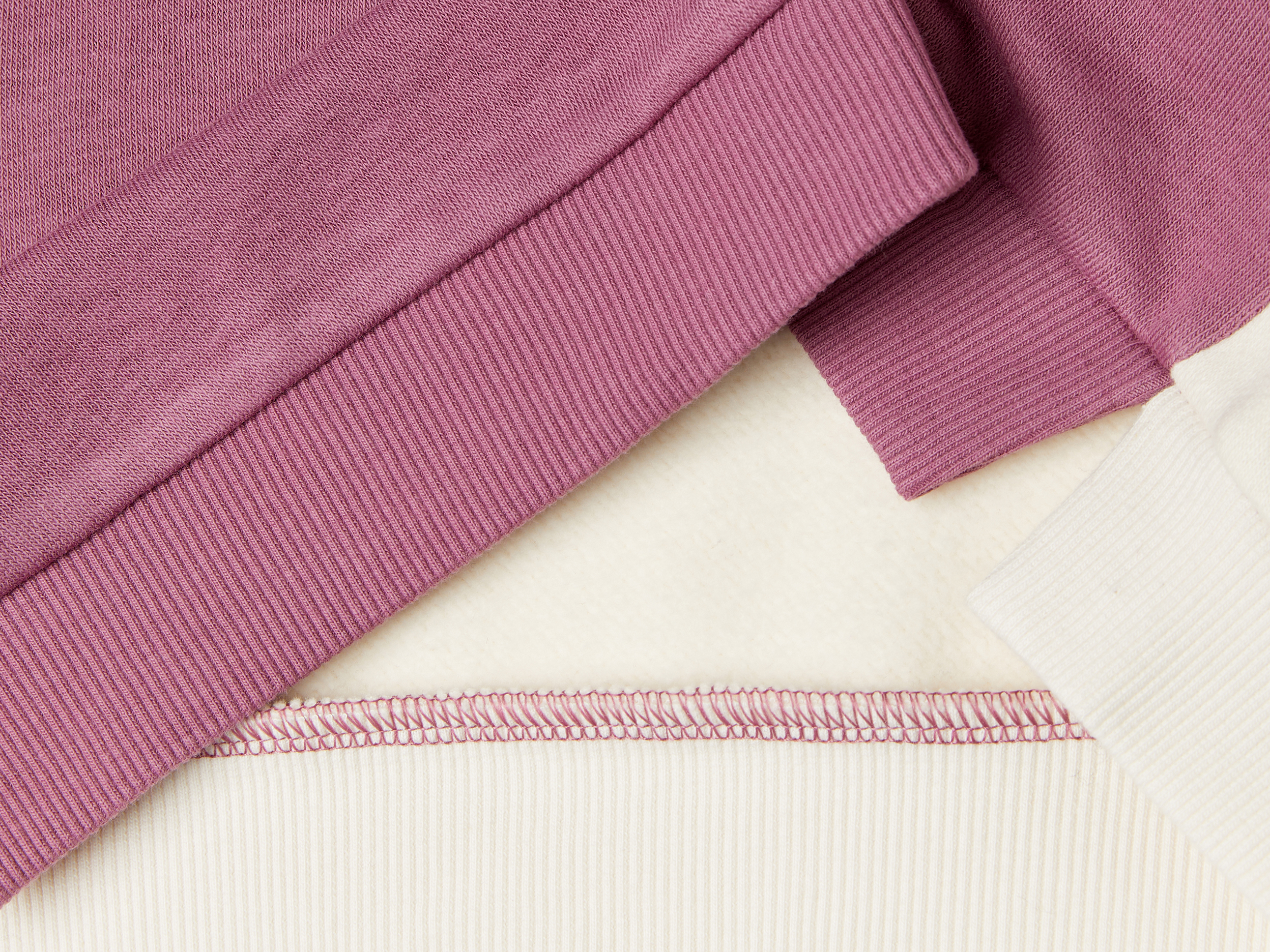 Sweat-shirt brossé avec impression pailletée – Image 3