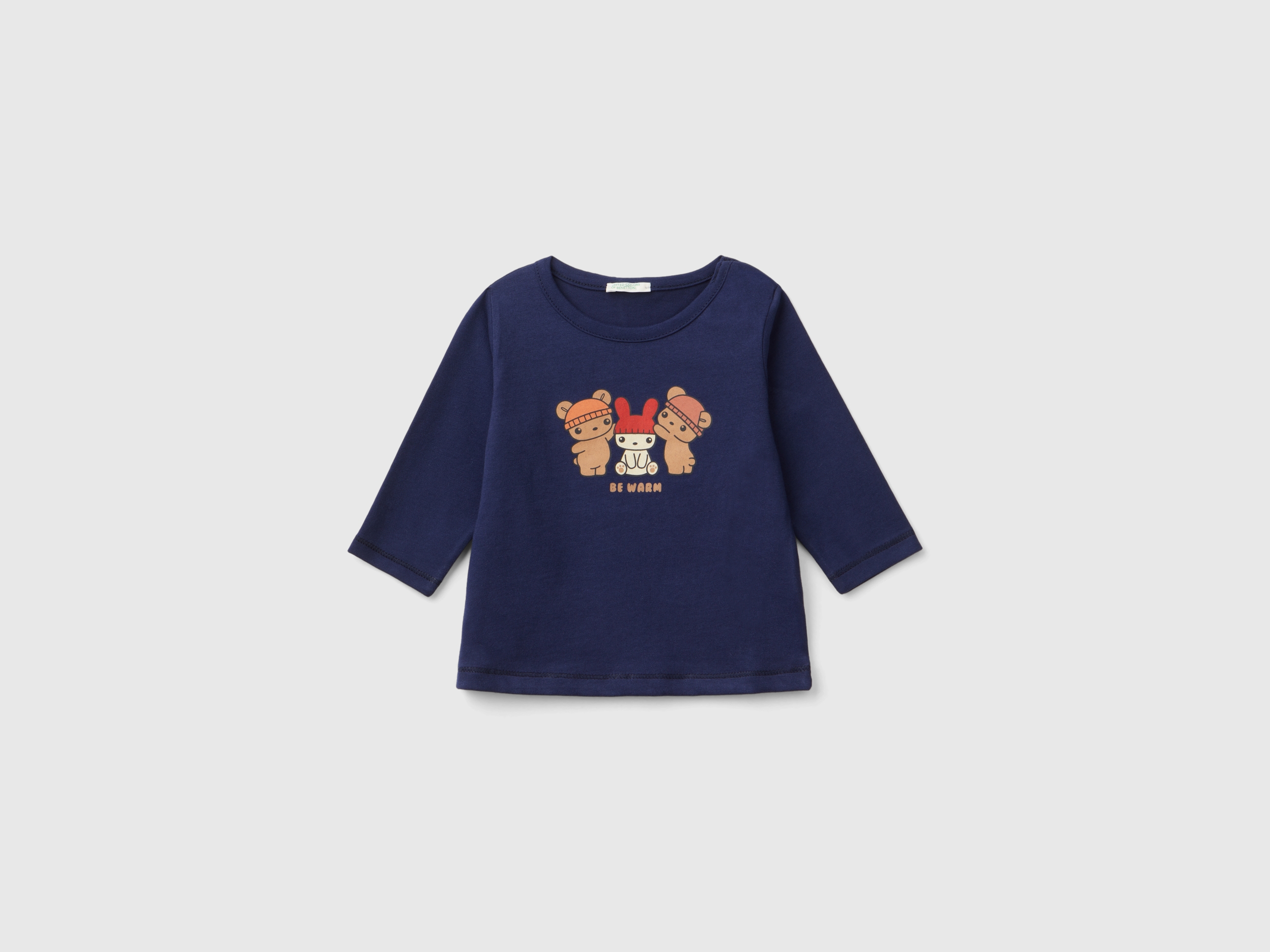 T-shirt chaud en coton biologique. T-shirt chaud en coton biologique.