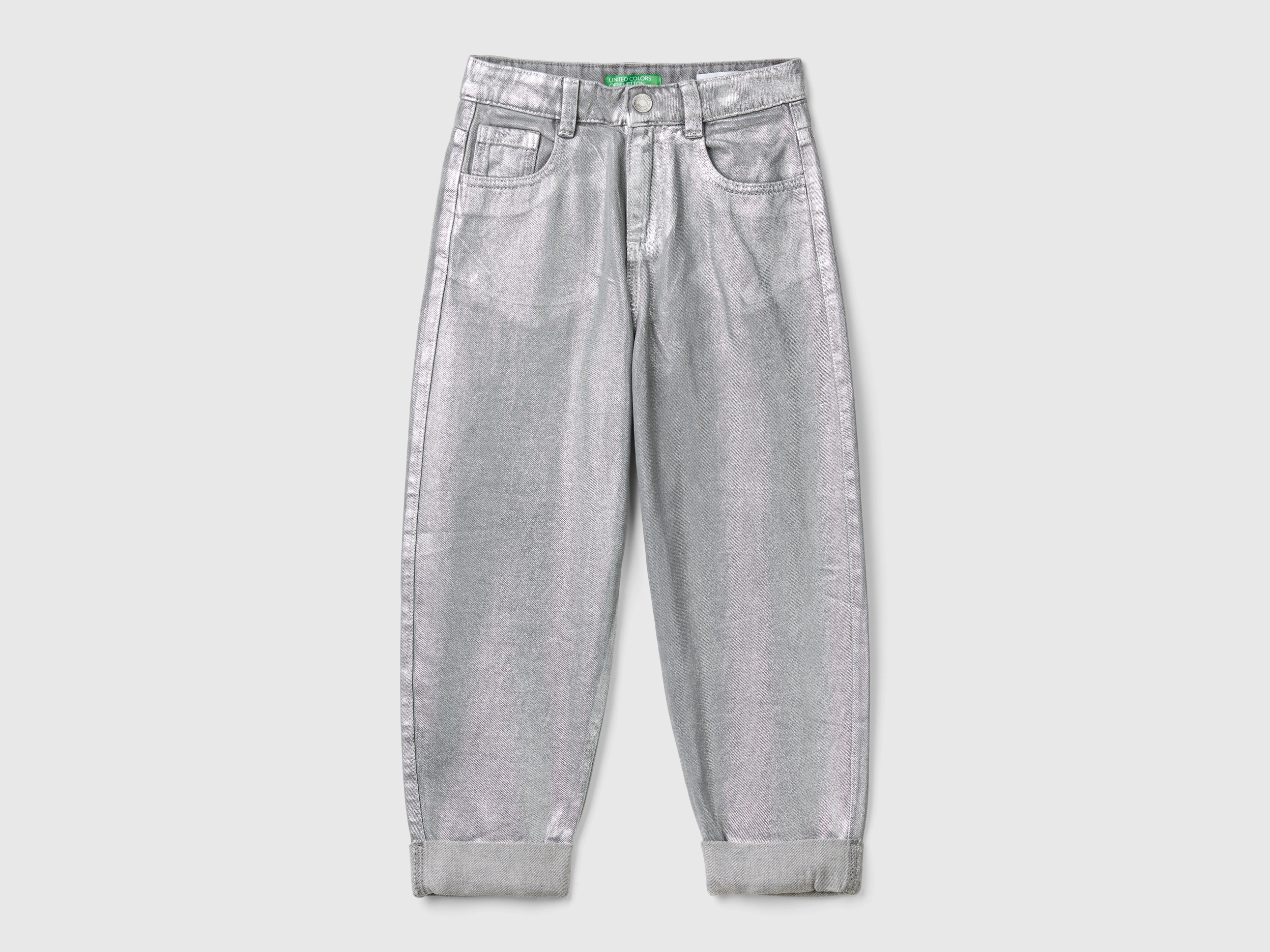 Pantalon coupe courbe avec détail logo. Pantalon coupe courbe avec détail logo.