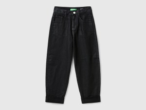 Pantalon coupe courbe avec détail logo. Pantalon coupe courbe avec détail logo.