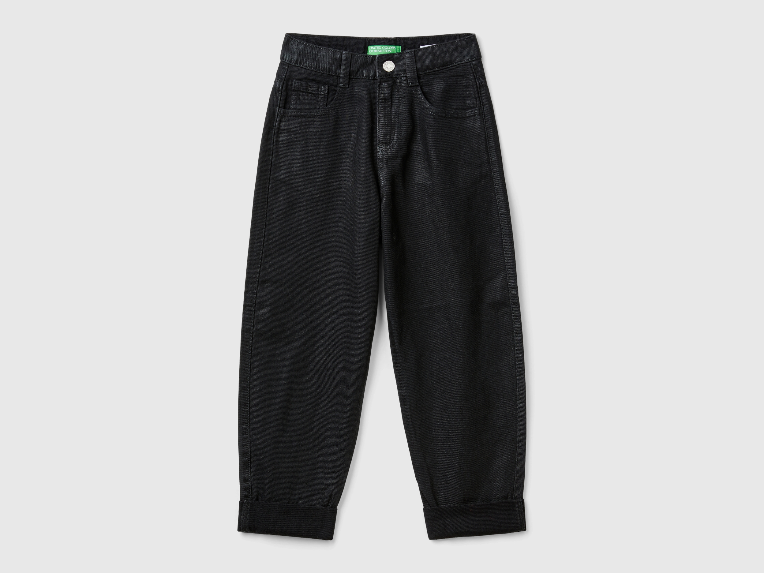 Pantalon coupe courbe avec détail logo. Pantalon coupe courbe avec détail logo.