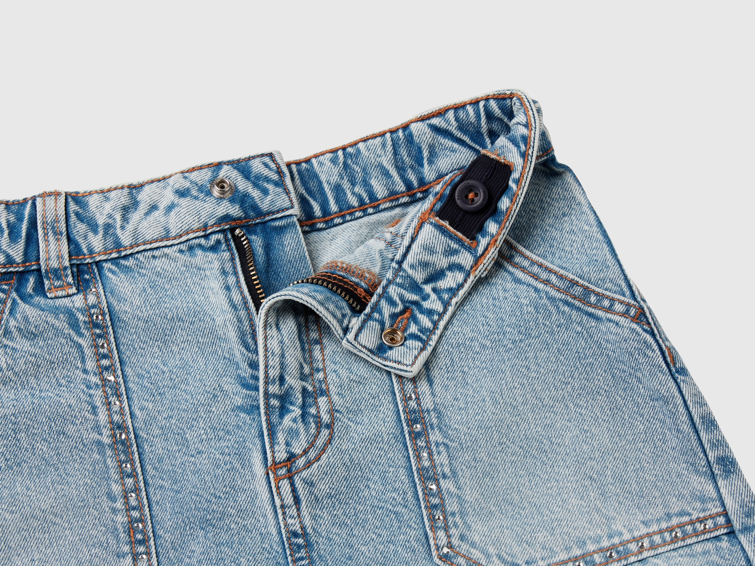 Mini-jupe en denim avec strass – Image 3