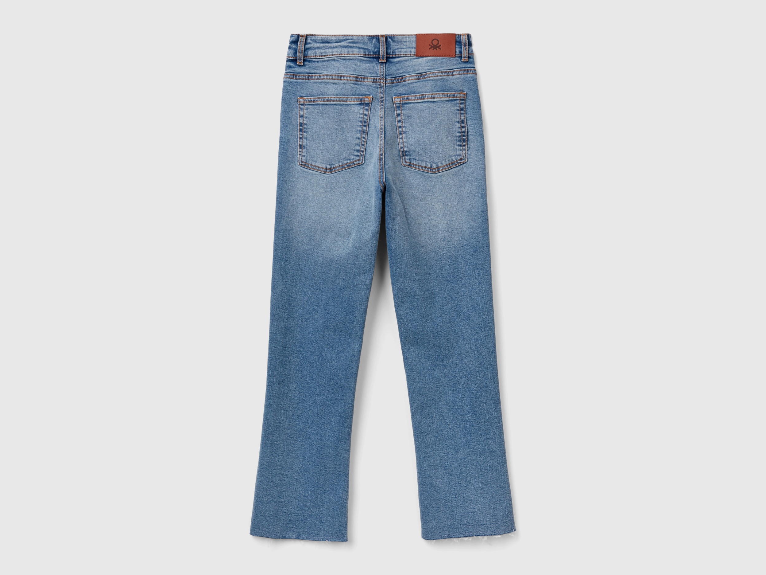 Jeans court en coton recyclé – Image 2