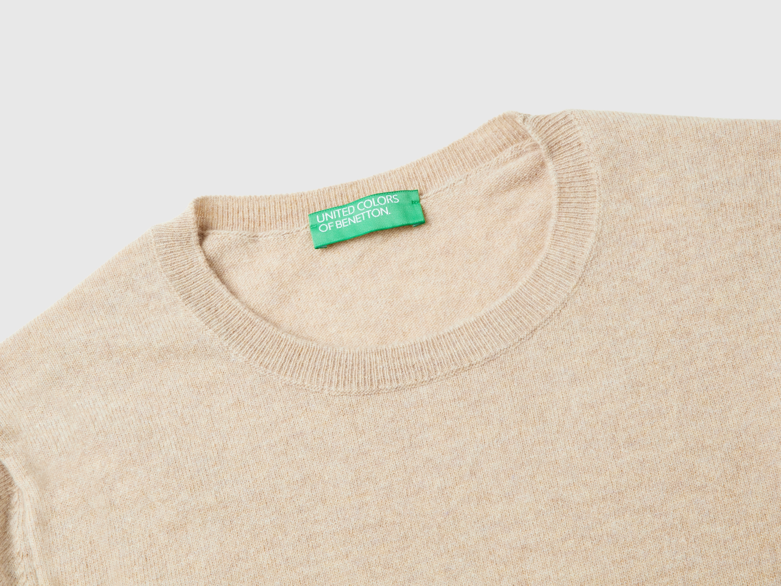 Pull beige à manches courtes en pure laine mérinos – Image 3