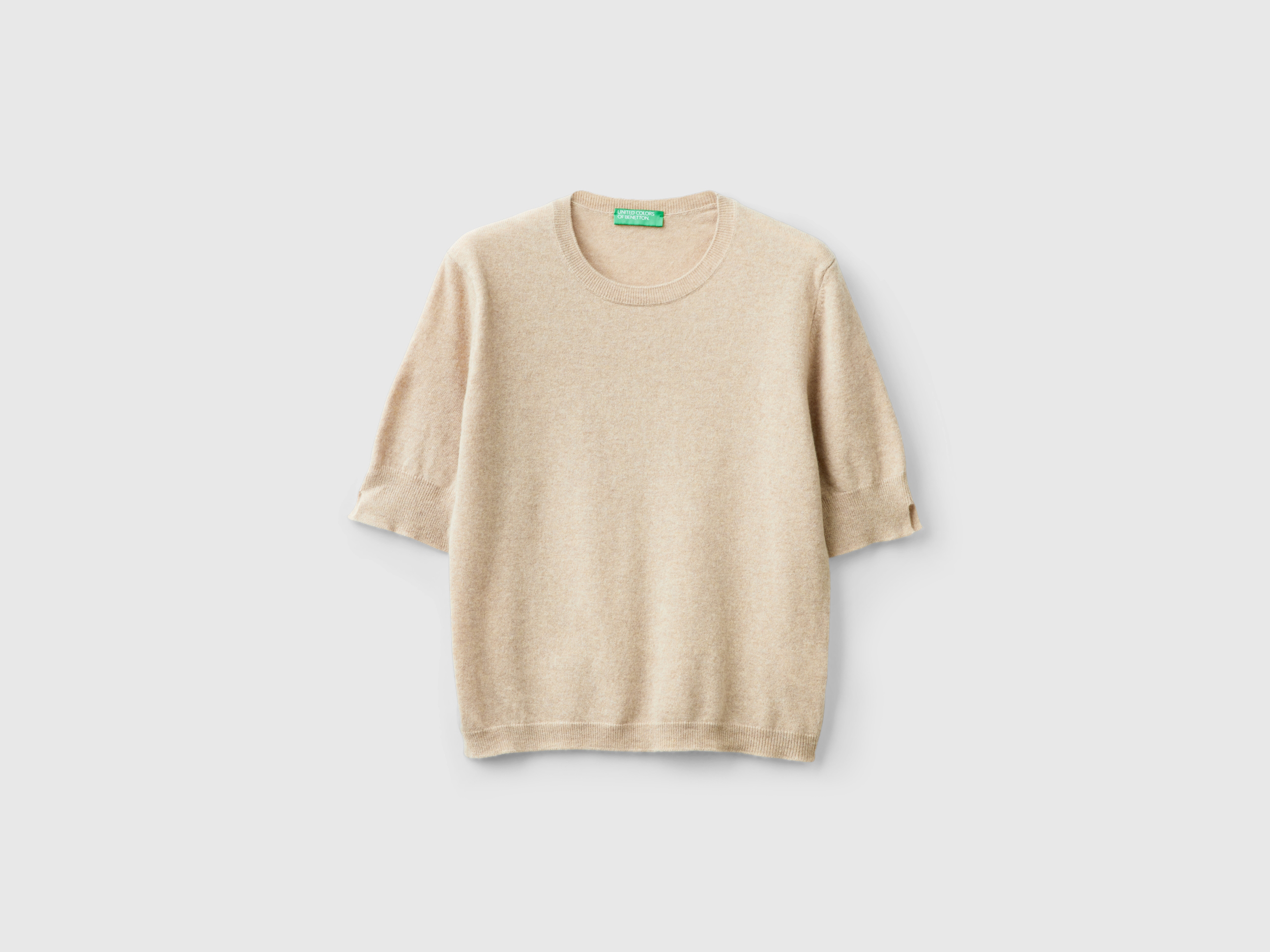 Pull beige à manches courtes en pure laine mérinos Pull beige à manches courtes en pure laine mérinos