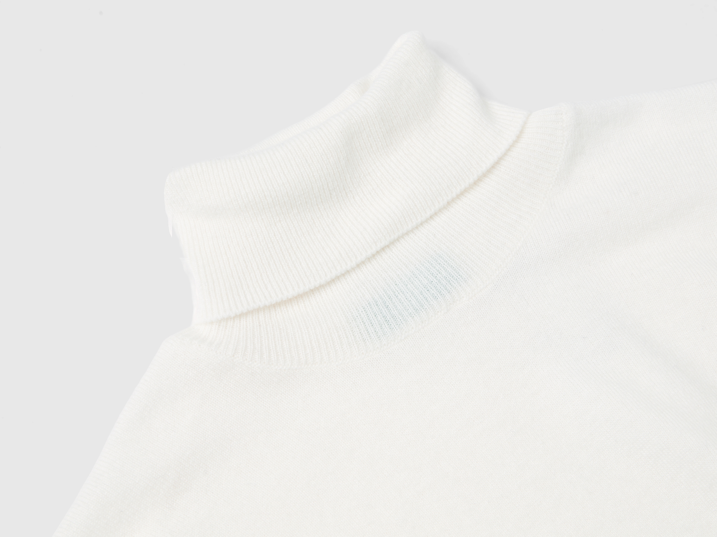 Pull col montant couleur crème à manches courtes en cachemire mélangé – Image 3