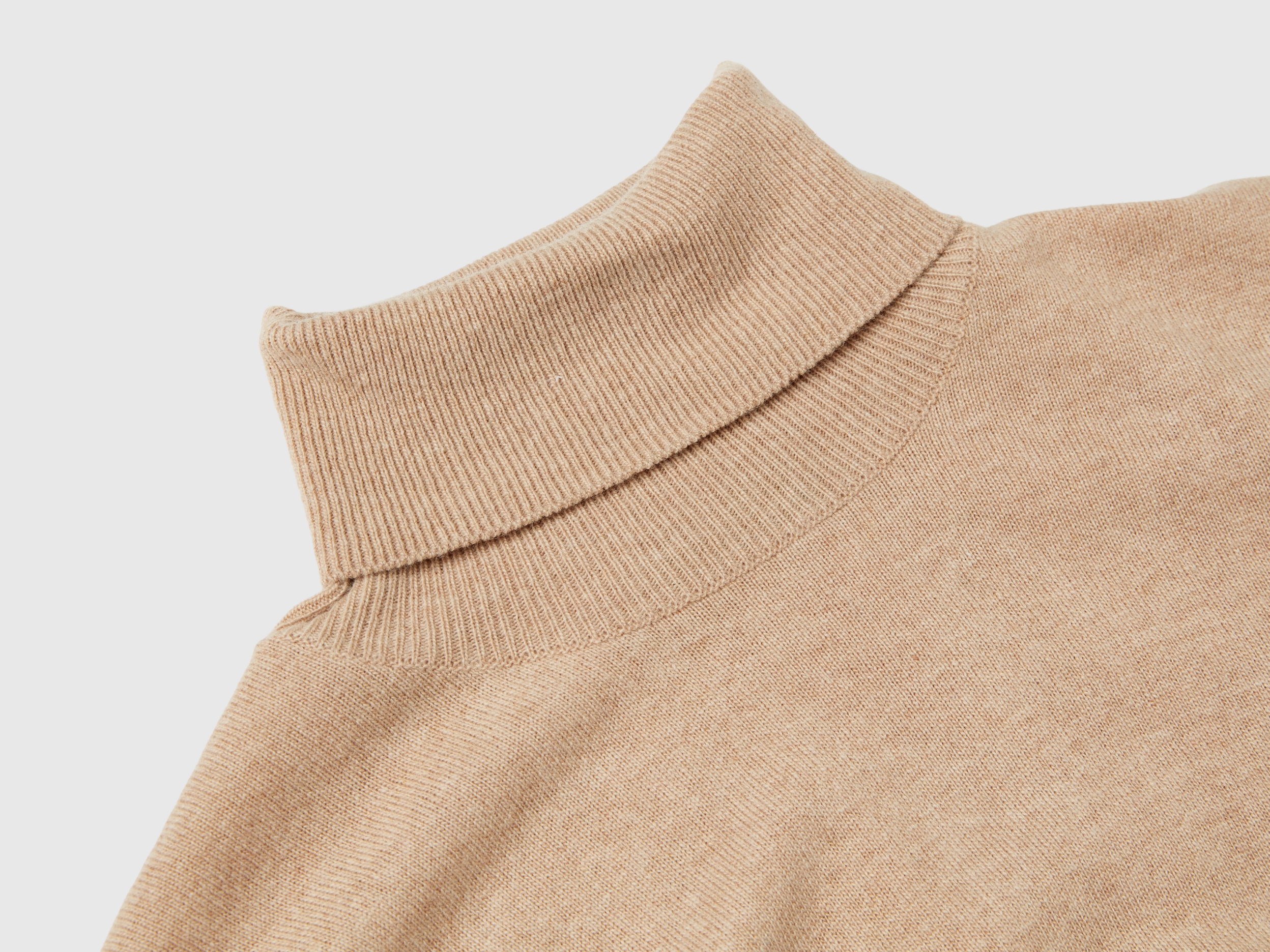 Pull col montant camel à manches courtes en cachemire mélangé – Image 3