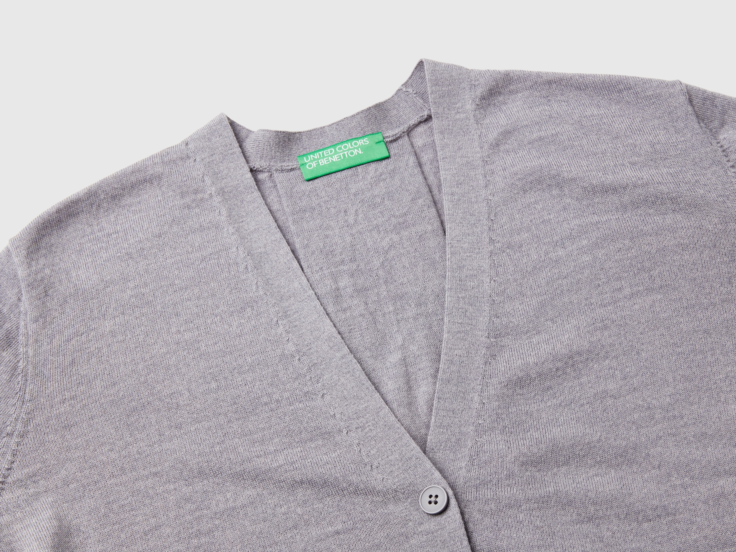 Pull à col en V en pure laine mérinos – Image 3