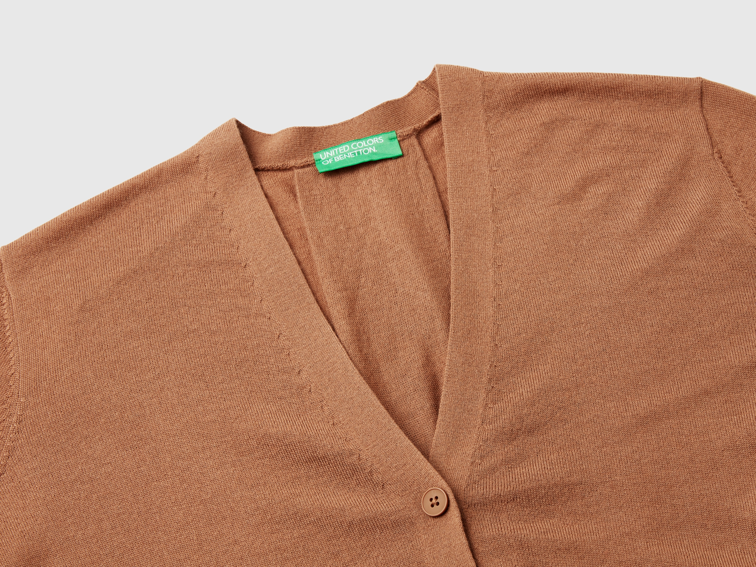 Pull à col en V en pure laine mérinos – Image 3