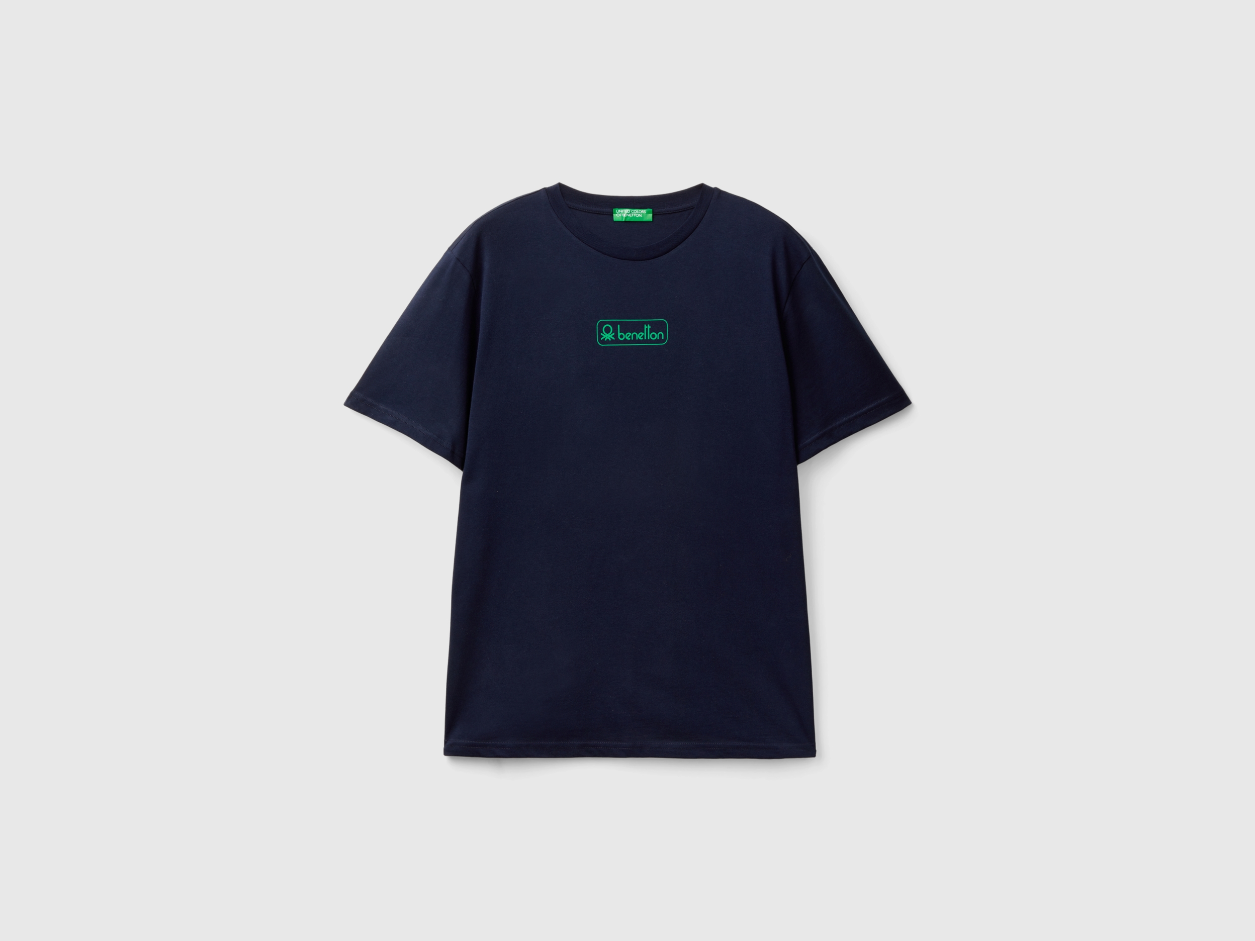 T-shirt bleu foncé en coton bio à logo vert T-shirt bleu foncé en coton bio à logo vert