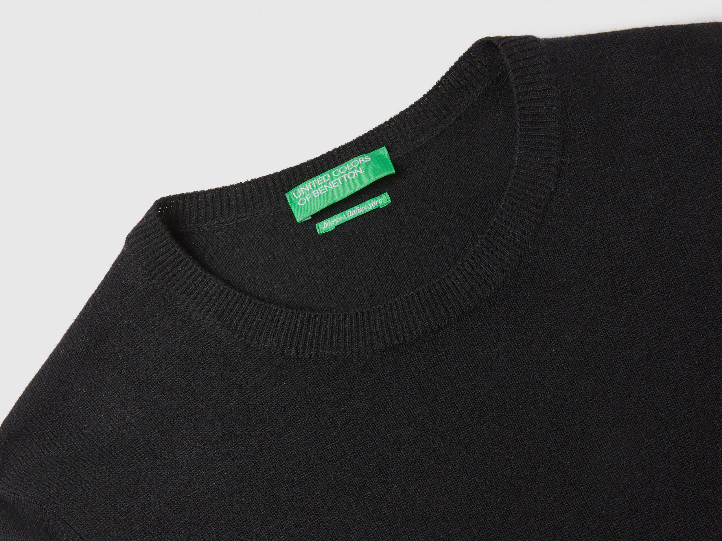 Pull noir col rond en laine Mérinos – Image 3