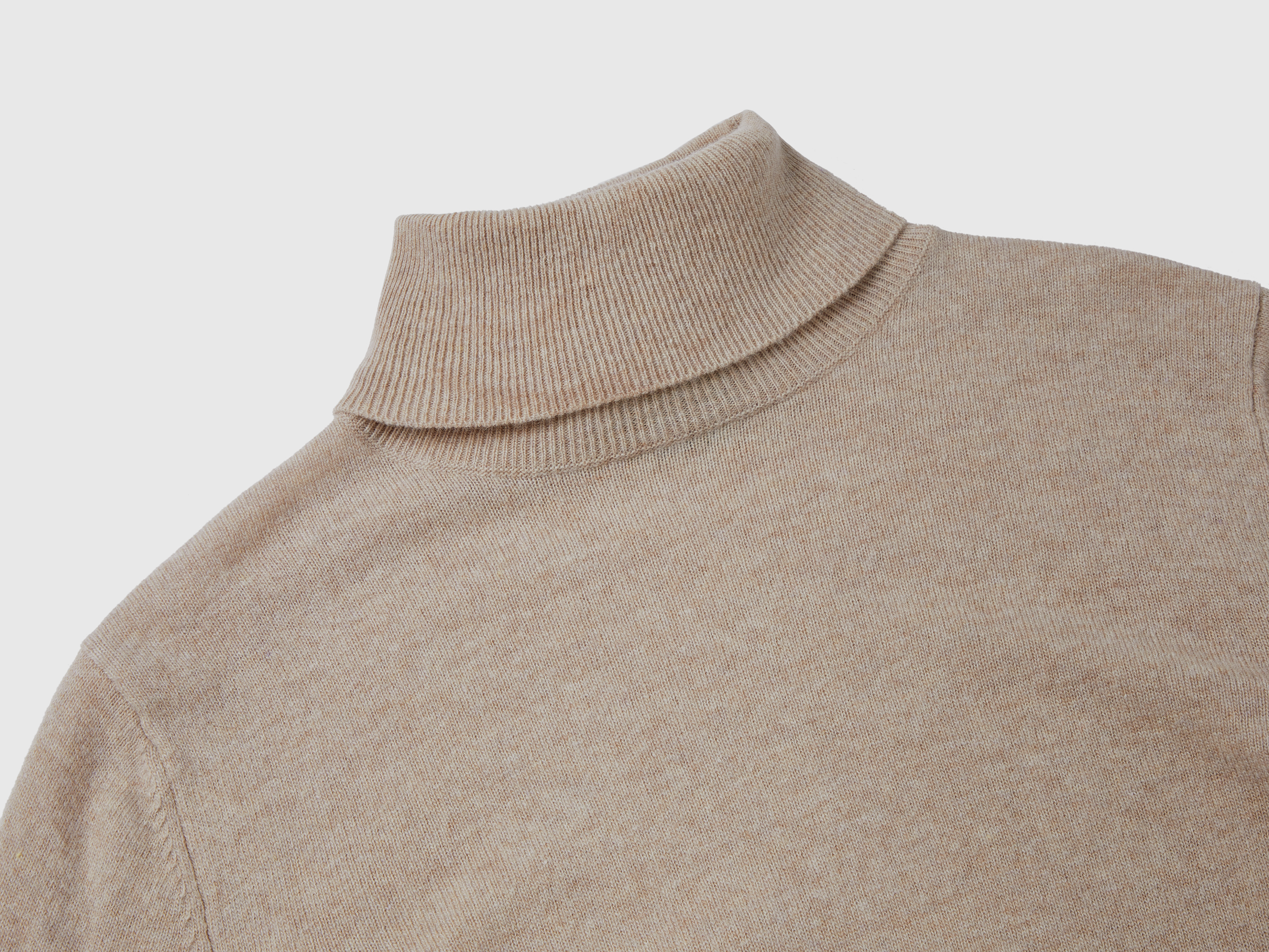 Pull chaud beige à col roulé en pure laine Mérinos – Image 3
