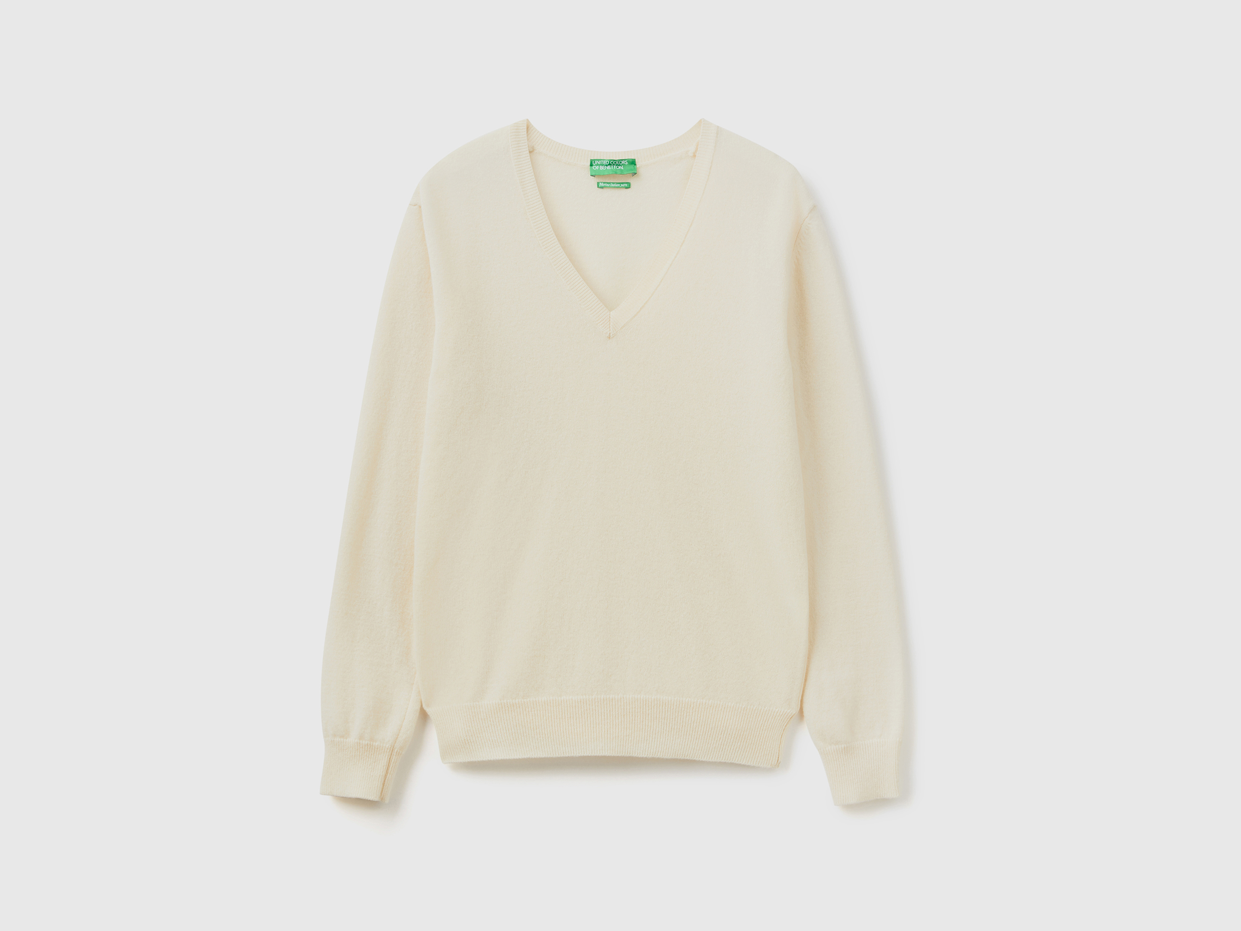 Pull beige avec col en V en pure laine Mérinos Pull beige avec col en V en pure laine Mérinos