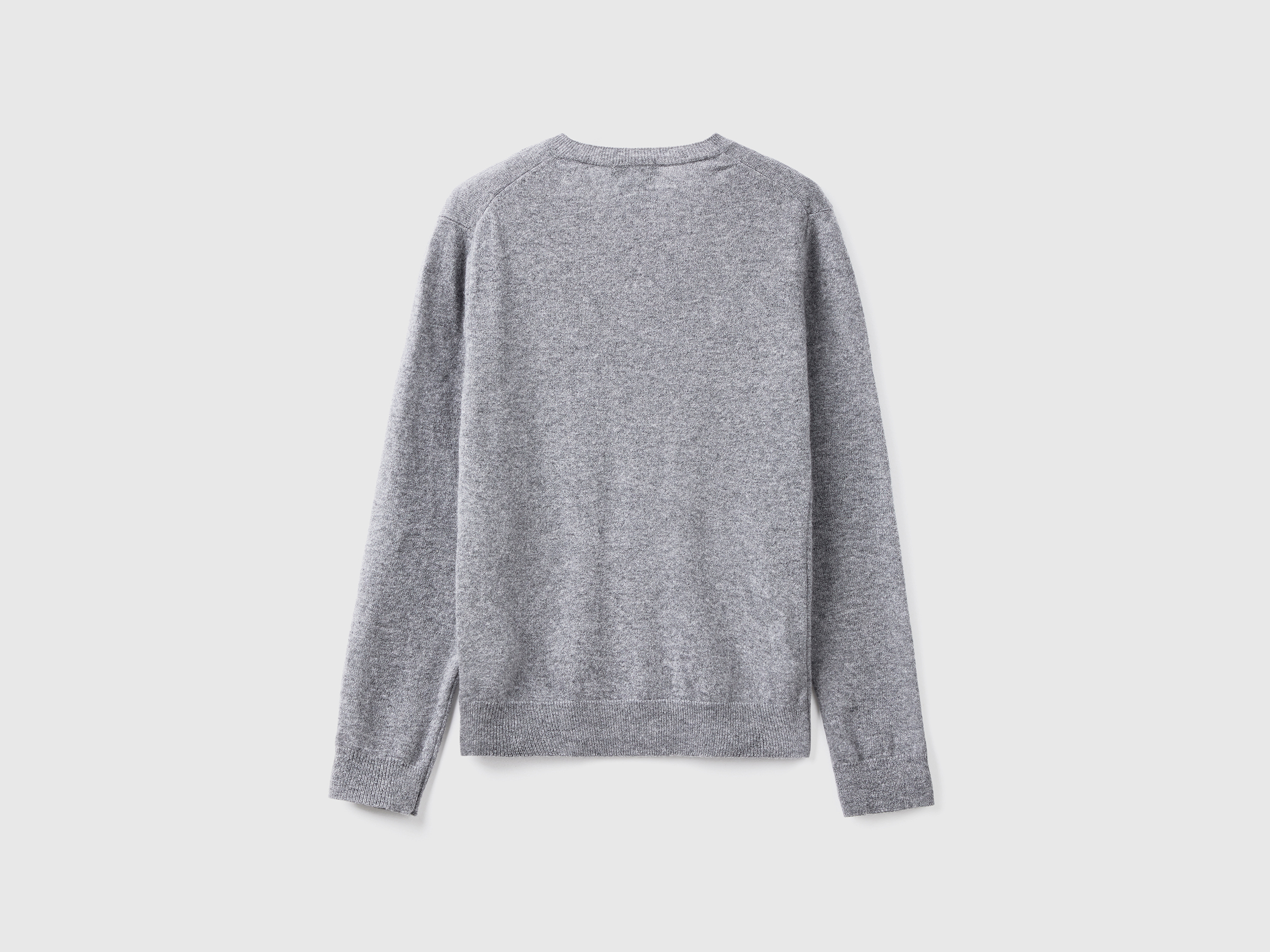 Pull gris clair à col en V en pure laine mérinos – Image 2