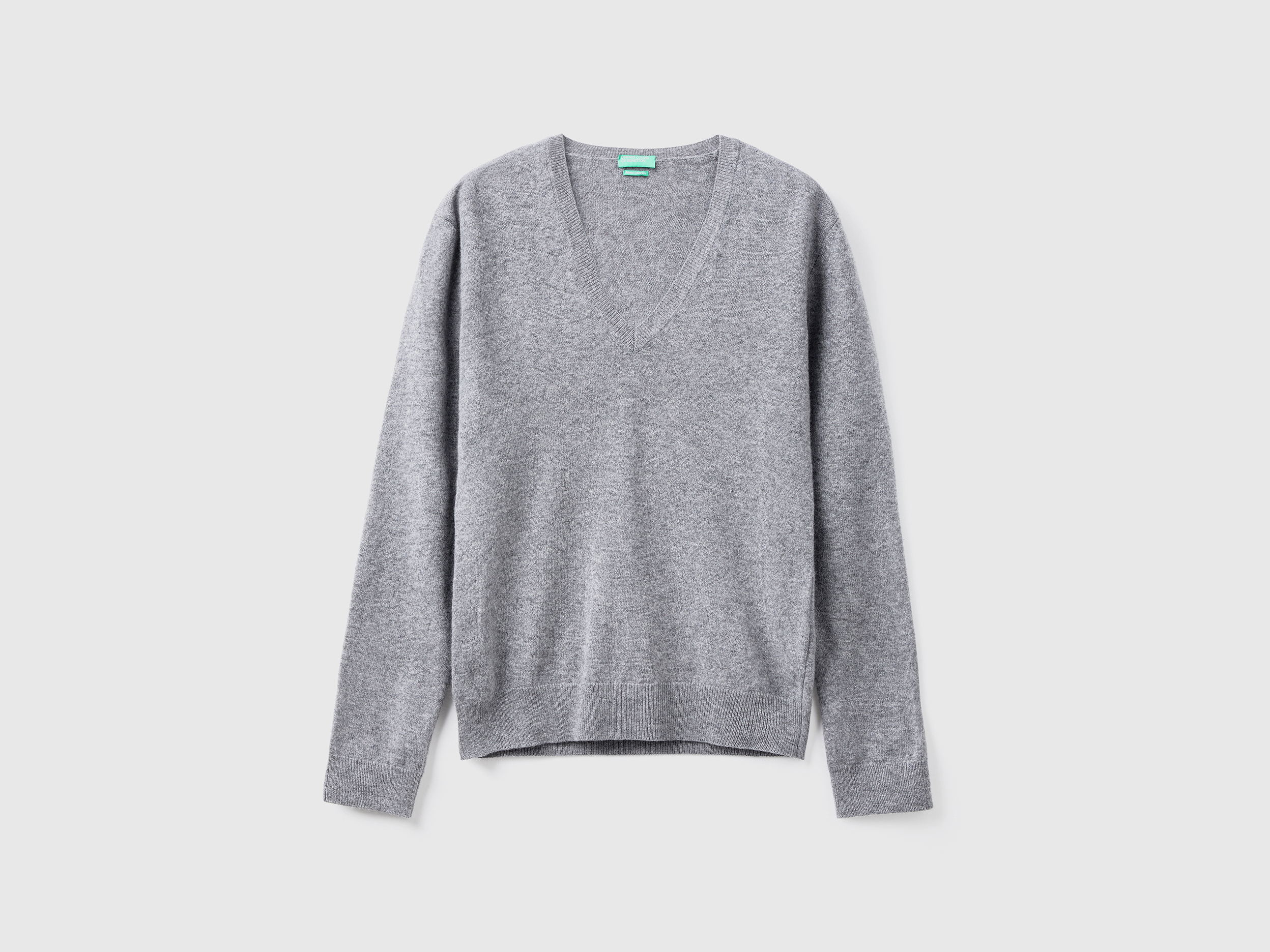 Pull gris clair à col en V en pure laine mérinos Pull gris clair à col en V en pure laine mérinos