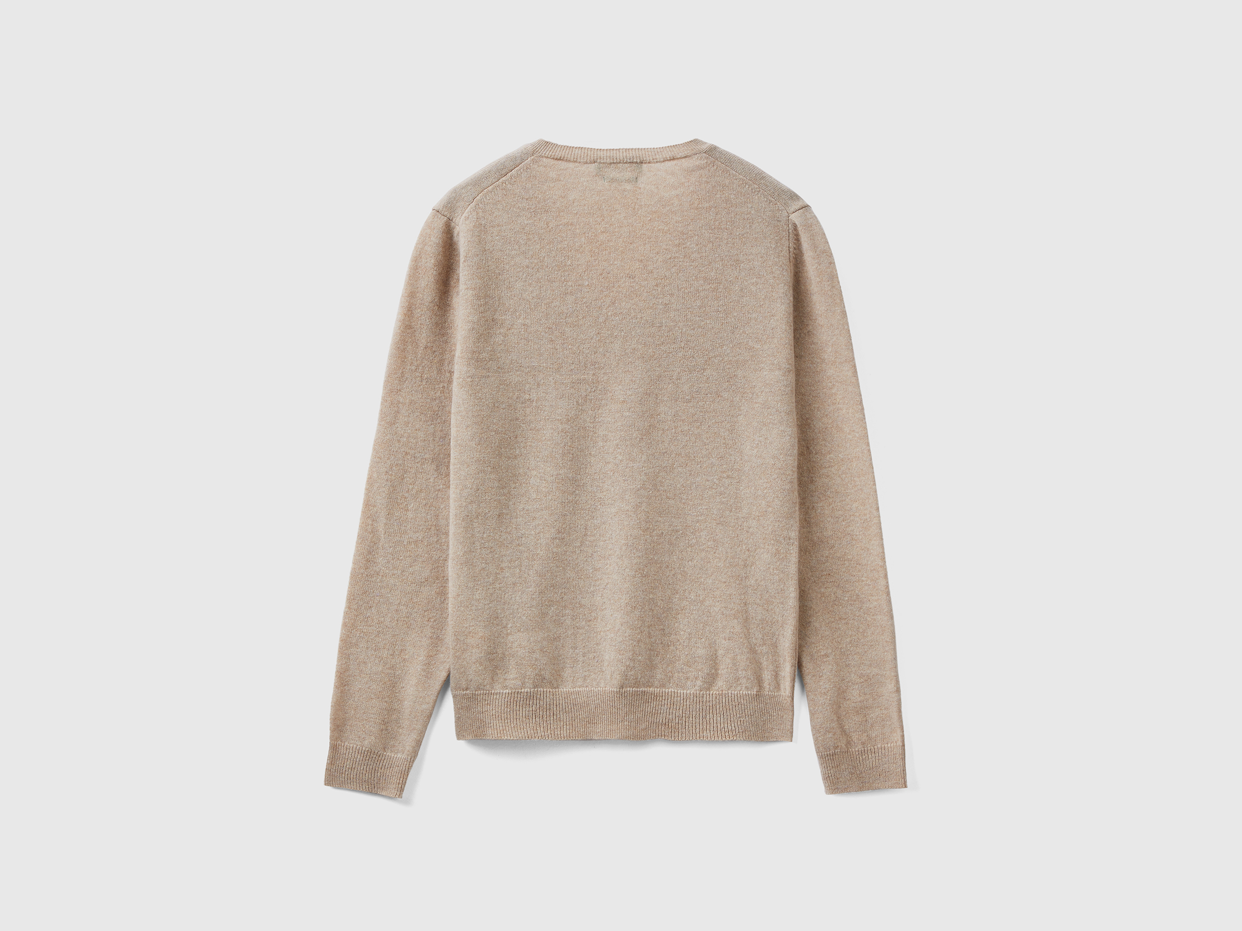 Pull beige avec col en V en pure laine Mérinos – Image 2