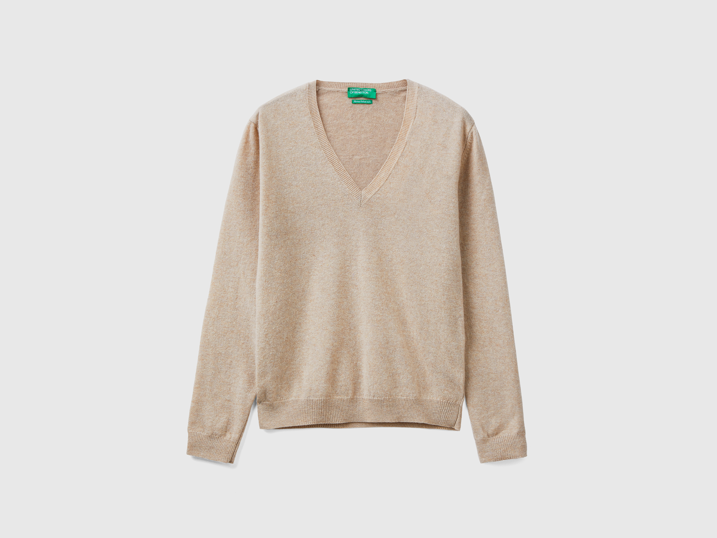 Pull beige avec col en V en pure laine Mérinos Pull beige avec col en V en pure laine Mérinos