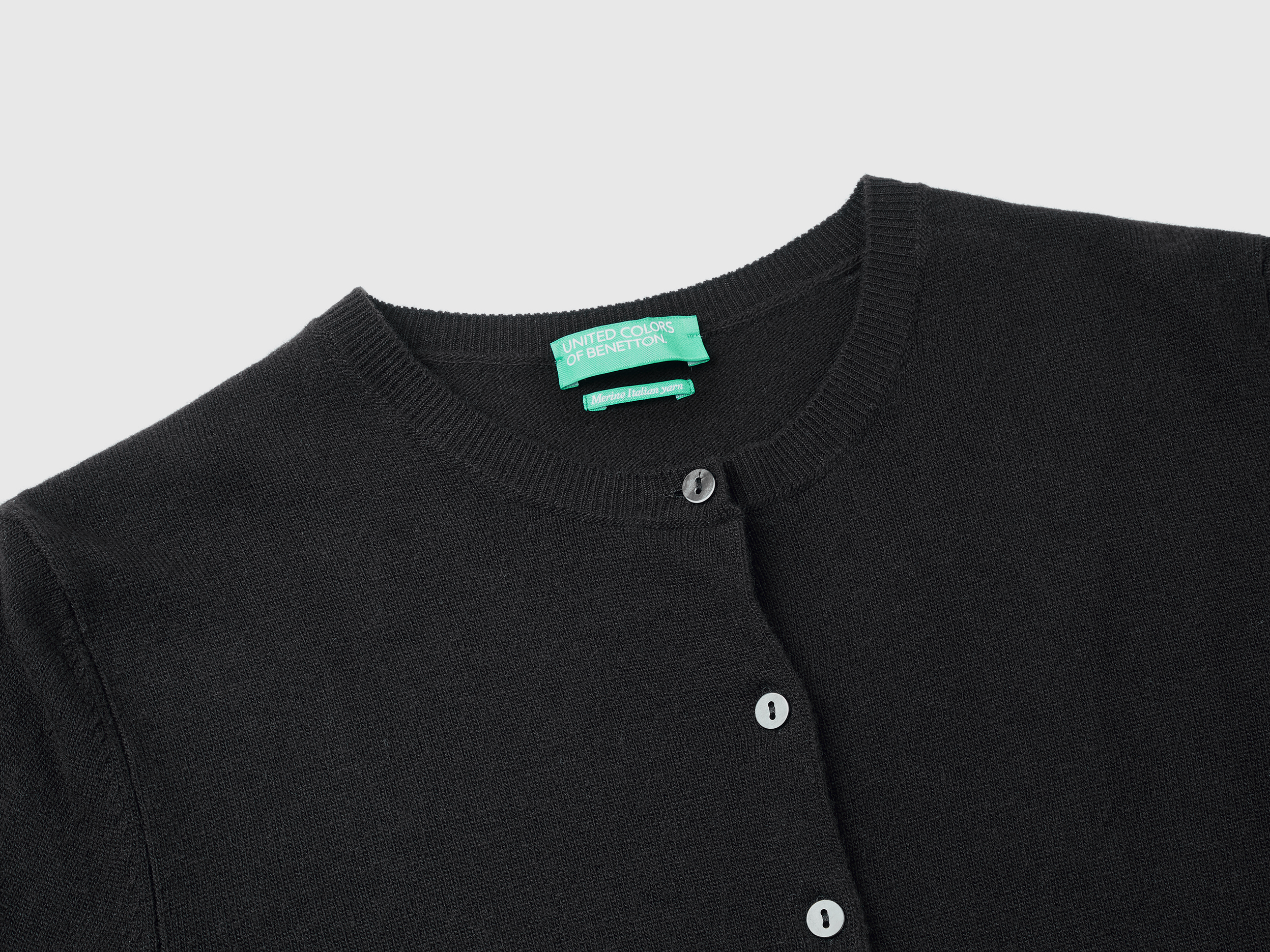 Gilet noir col rond en pure laine Mérinos – Image 3