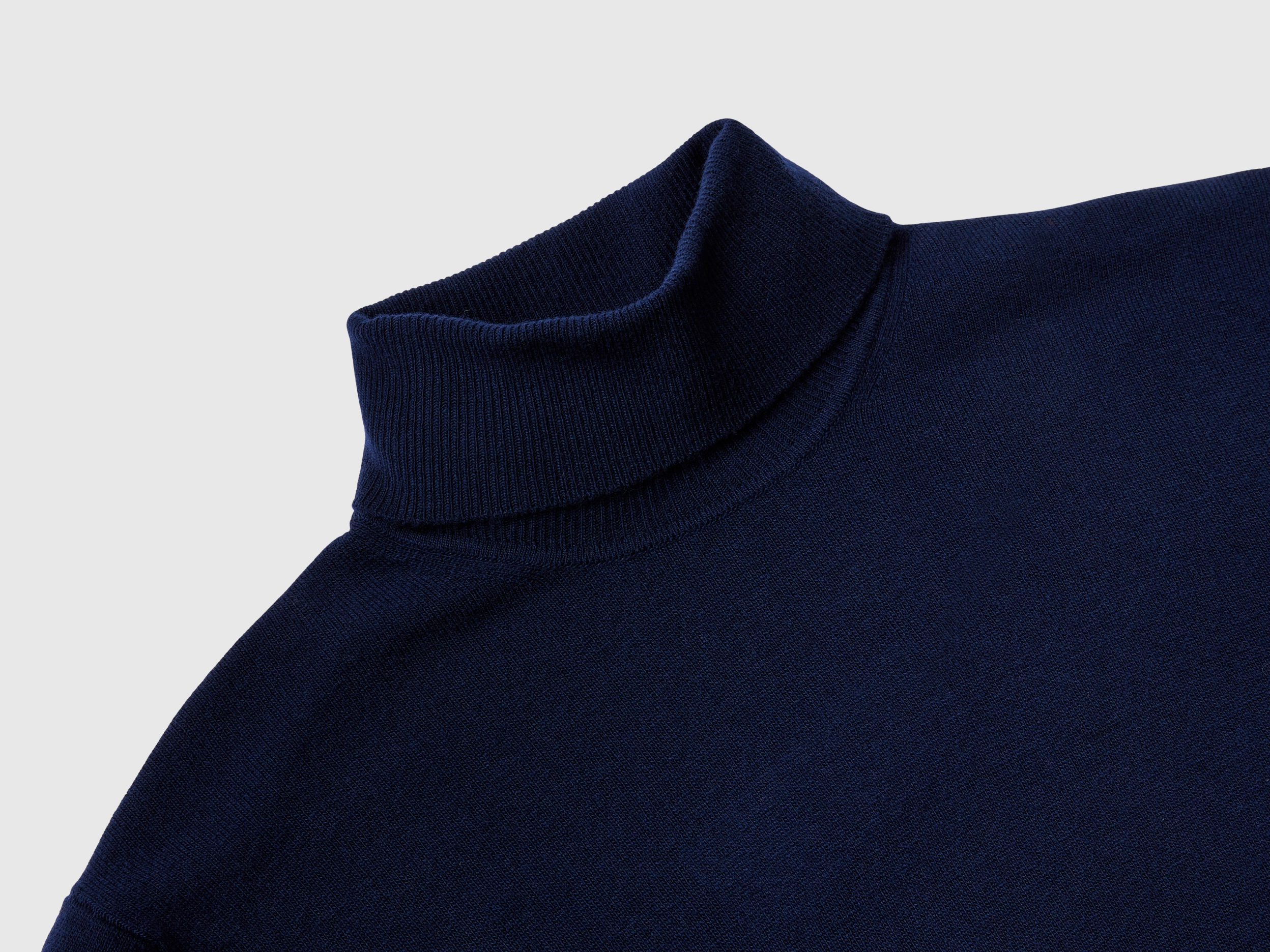 Pull bleu foncé col roulé en pure laine Mérinos – Image 3
