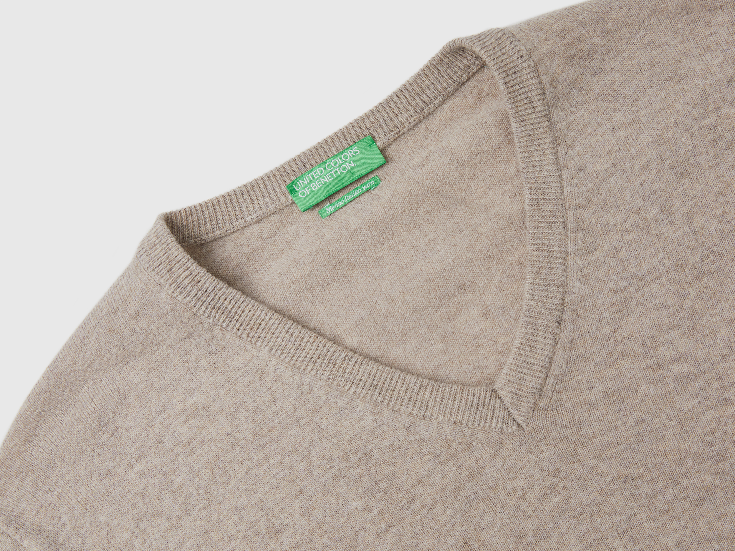 Pull gris tourterelle col en V en pure laine Mérinos – Image 3