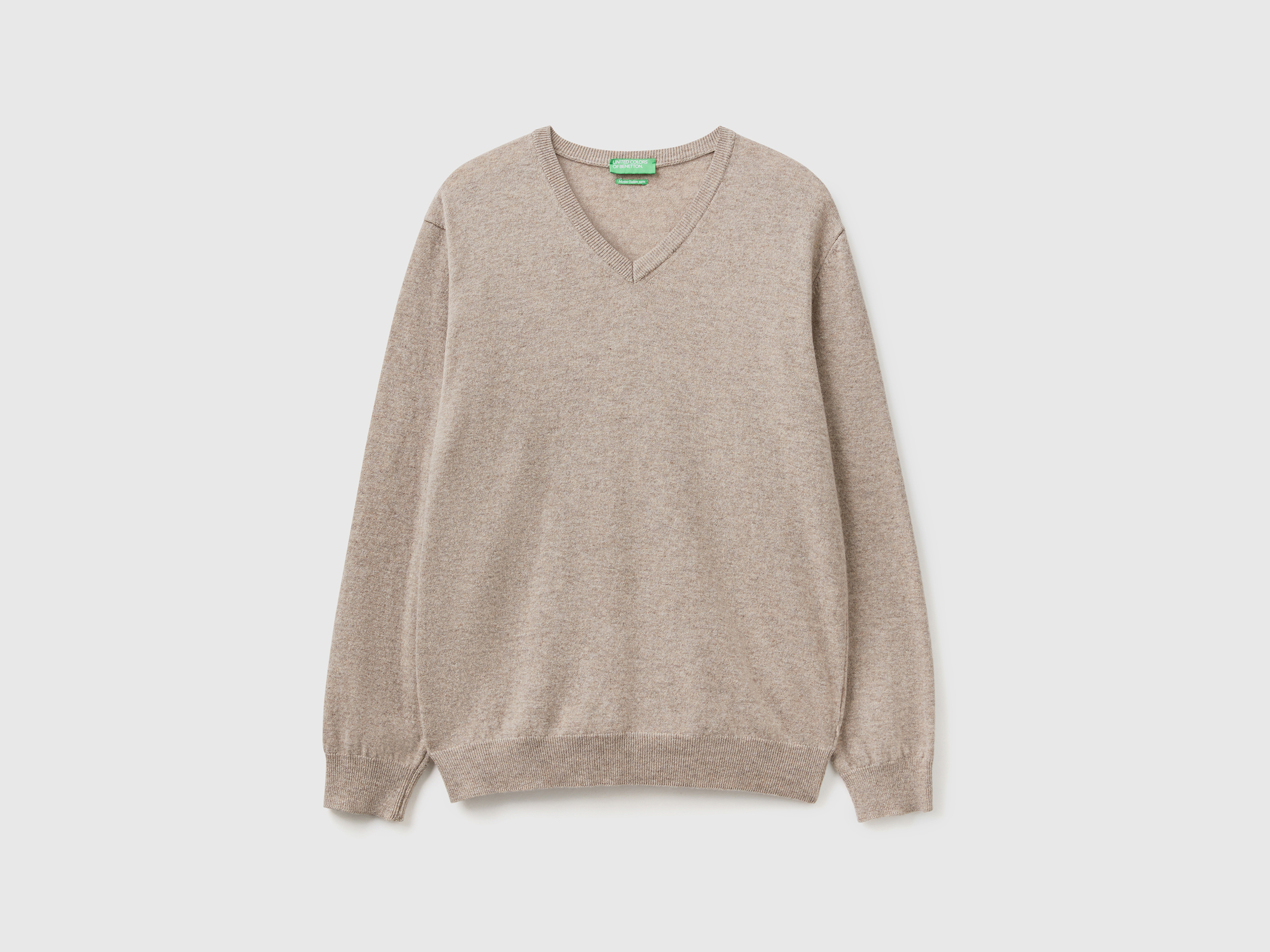 Pull gris tourterelle col en V en pure laine Mérinos Pull gris tourterelle col en V en pure laine Mérinos