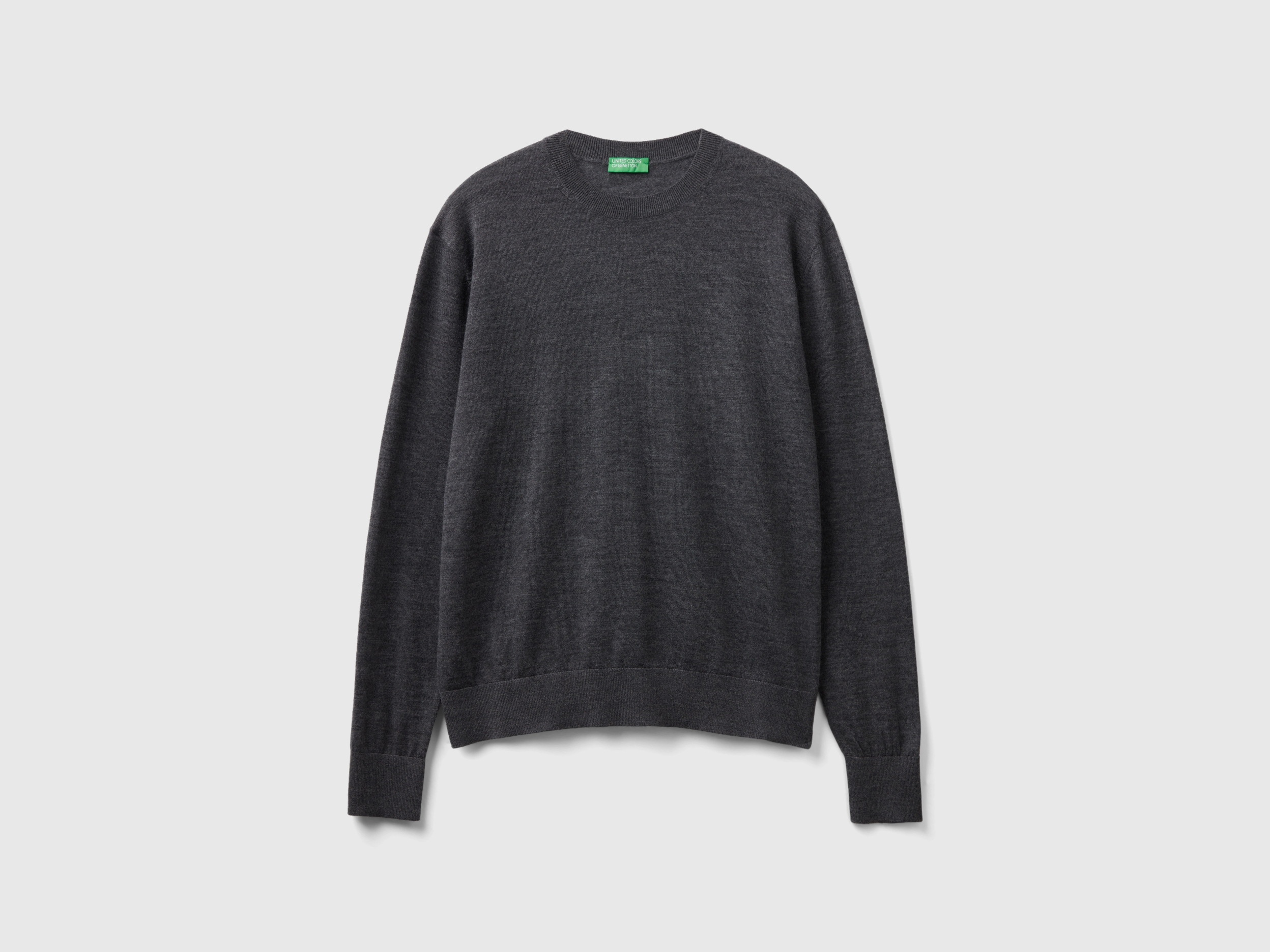 Pull gris foncé en pure laine mérinos Pull gris foncé en pure laine mérinos