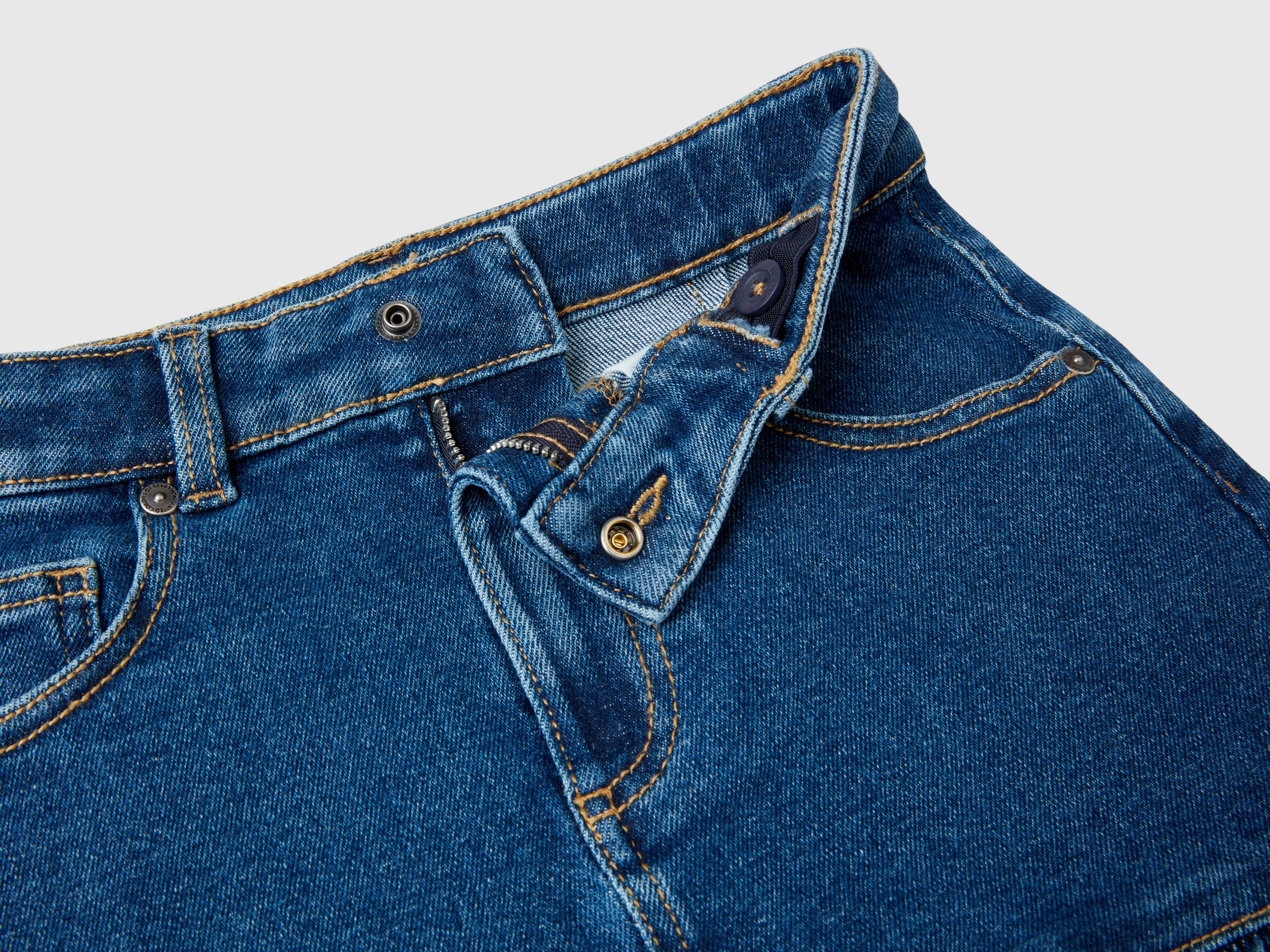 Mini-jupe en jeans à volant – Image 3