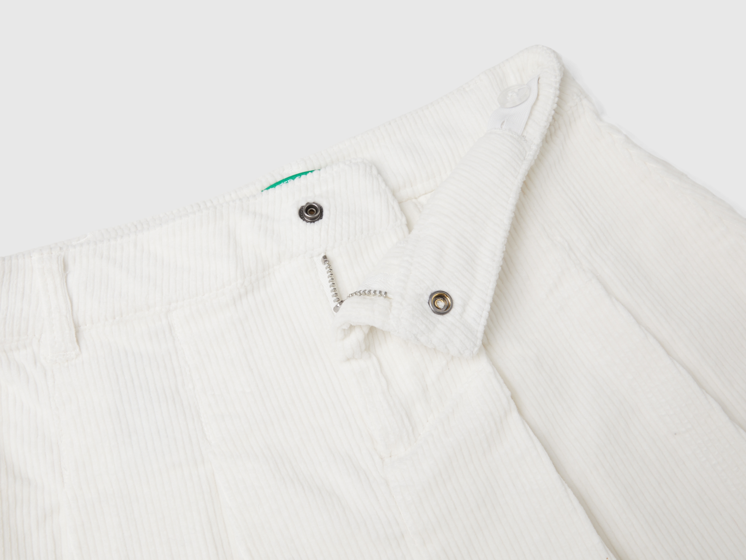 Mini-jupe en velours à détails plissés – Image 3