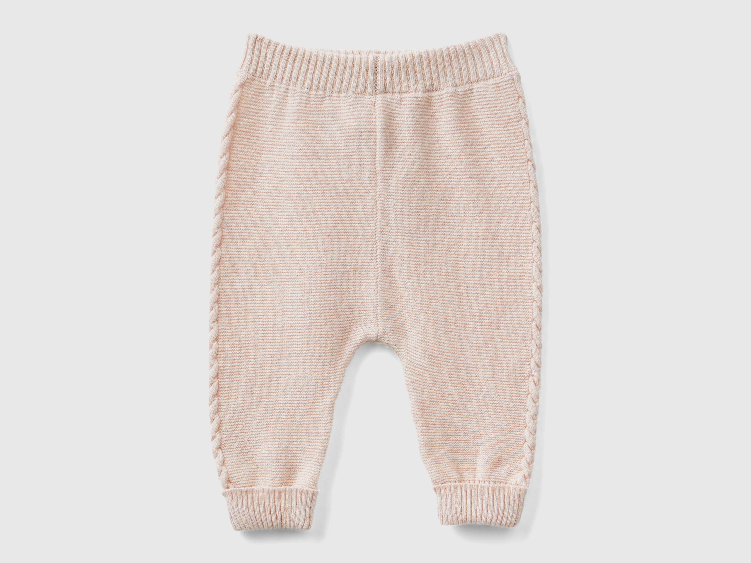 Pantalon torsadé en laine recyclée mélangée Pantalon torsadé en laine recyclée mélangée