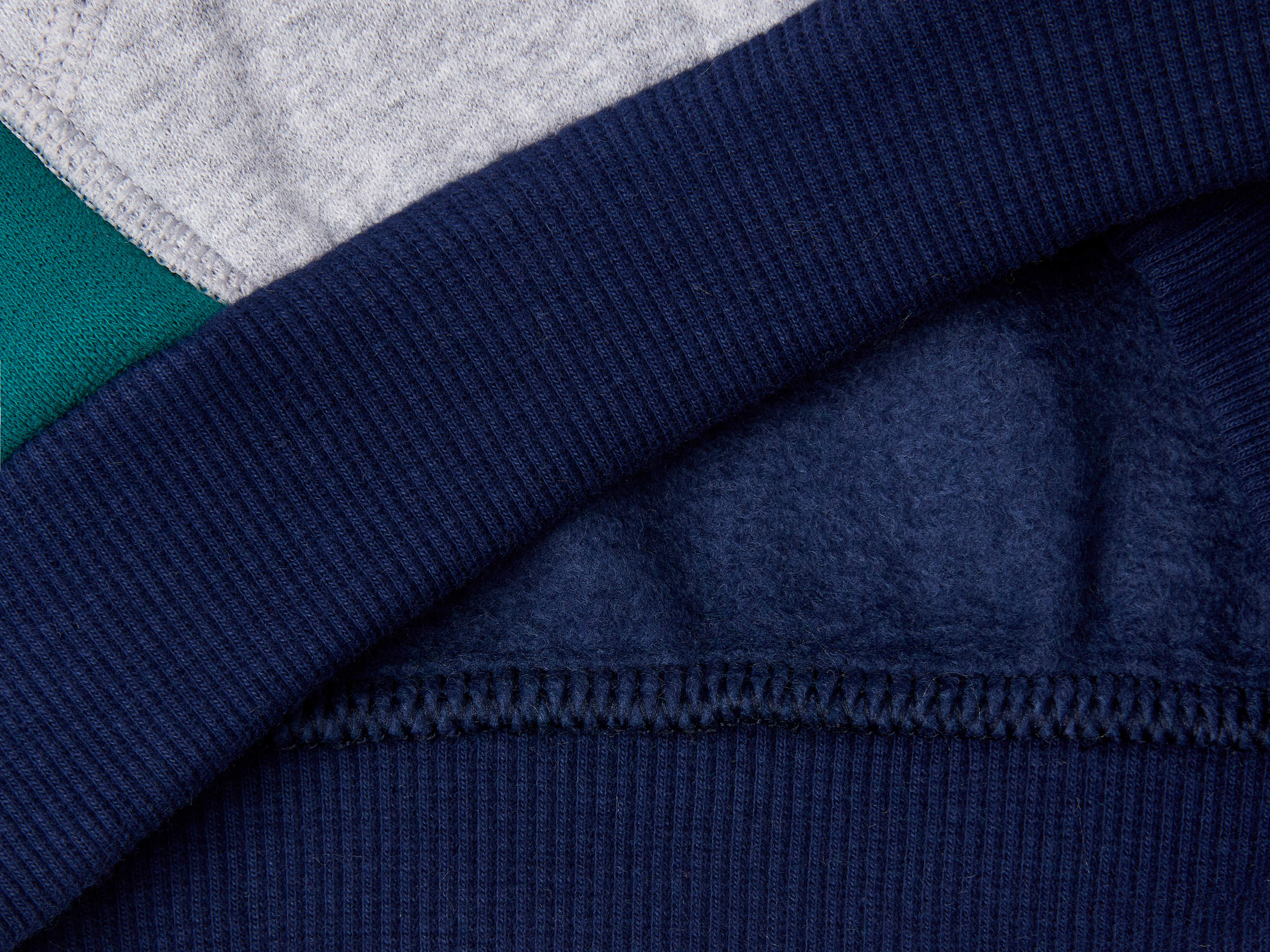 Sweat-shirt chaud avec poche kangourou – Image 3