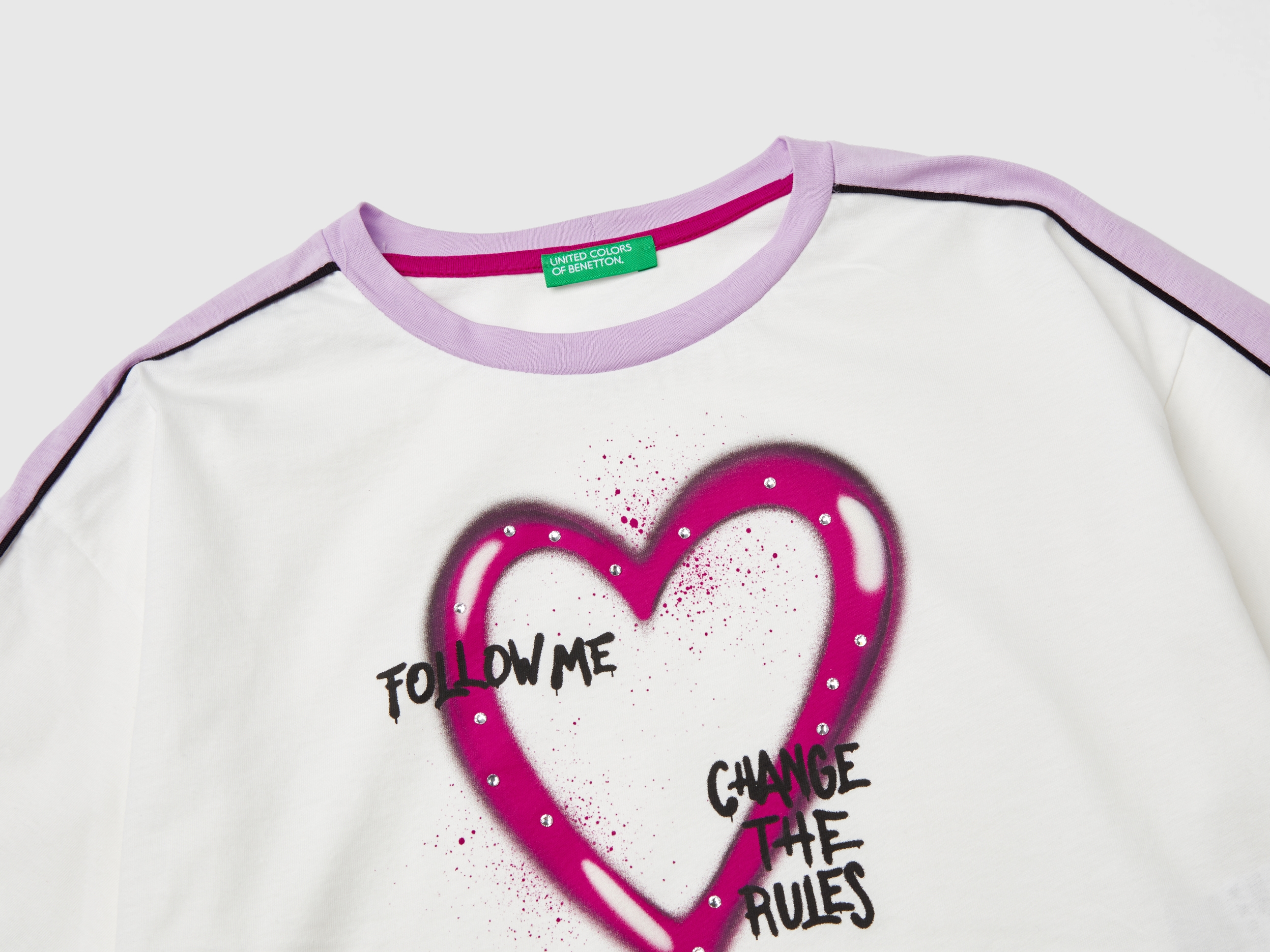 T-shirt à strass et imprimé graffiti – Image 3