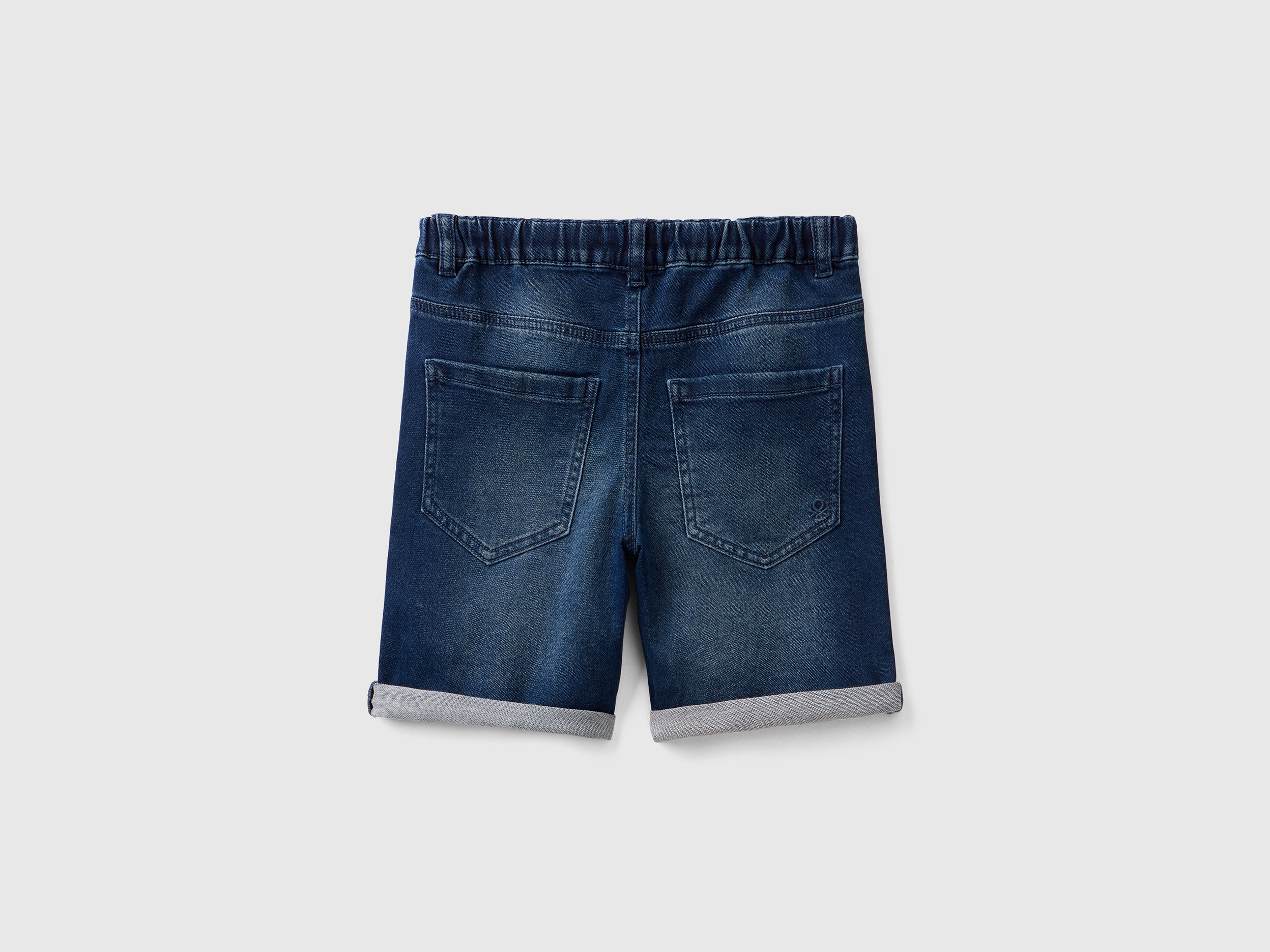 Bermuda en denim extensible – Image 2