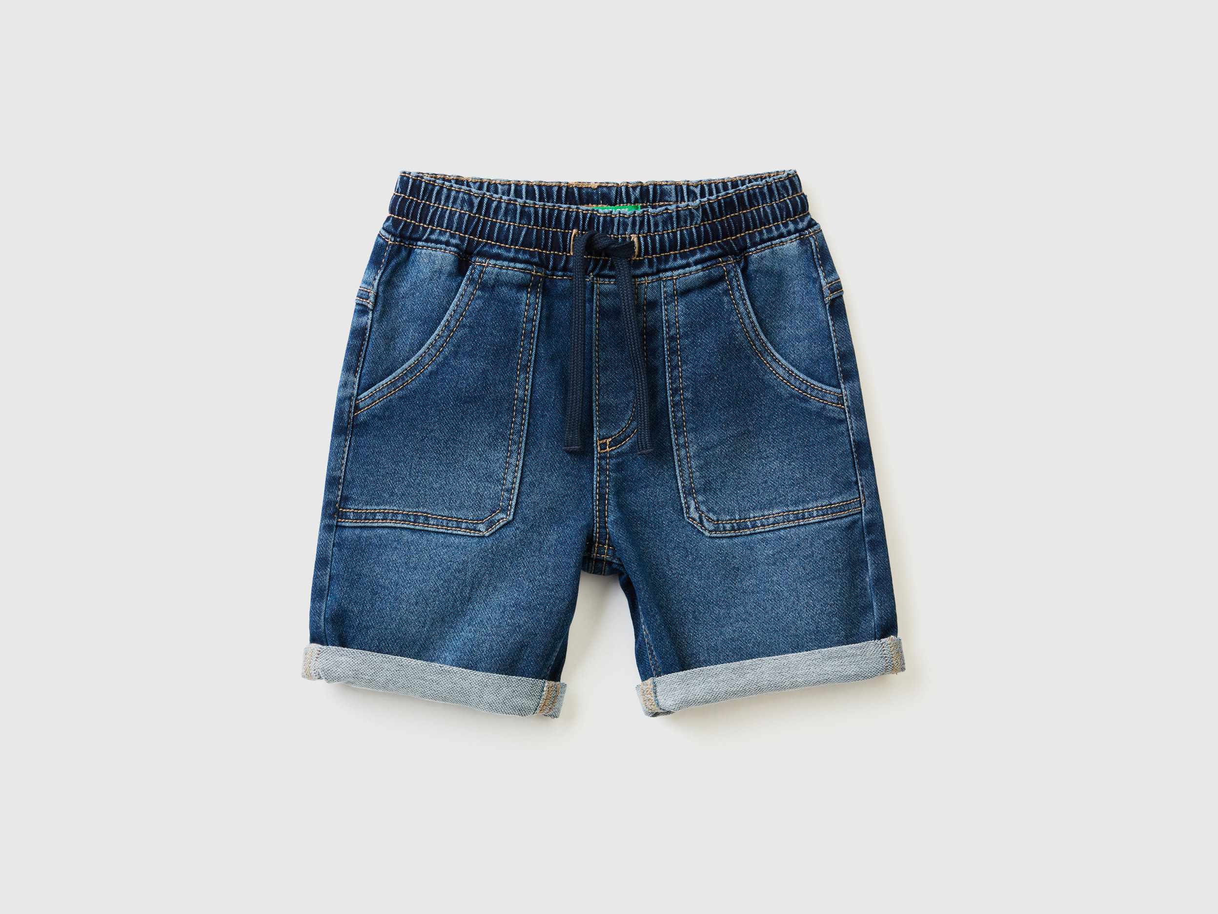 Short en denim extensible Short en denim extensible